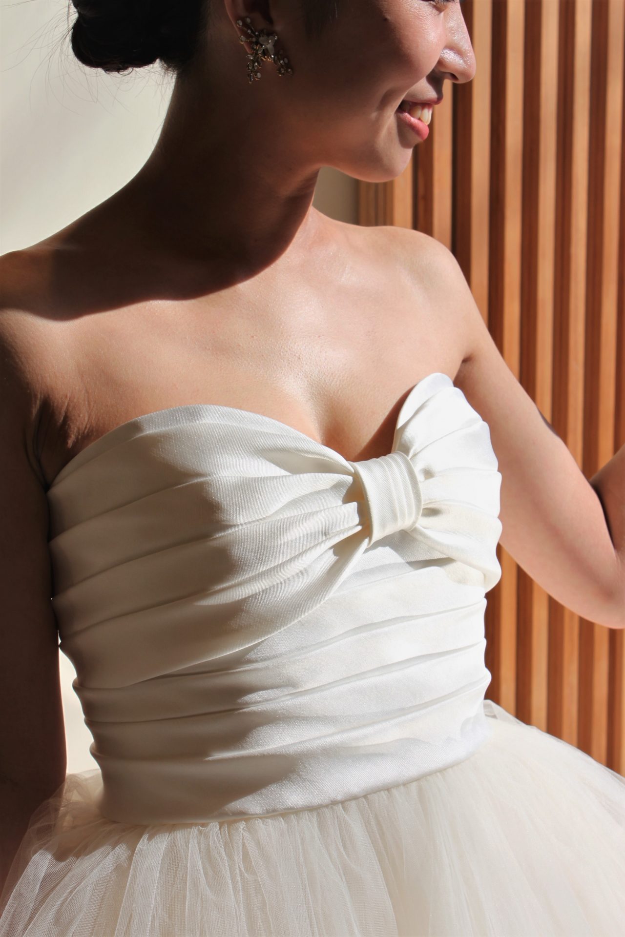 トリートドレッシングがお勧めのハートシェイプとはハート型にカットされた胸元のデザインです。ハートシェイプのほかにハートカットともいいます。丸みのあるカッティングが女性らしく、デコルテを華やかに魅せてくれます。