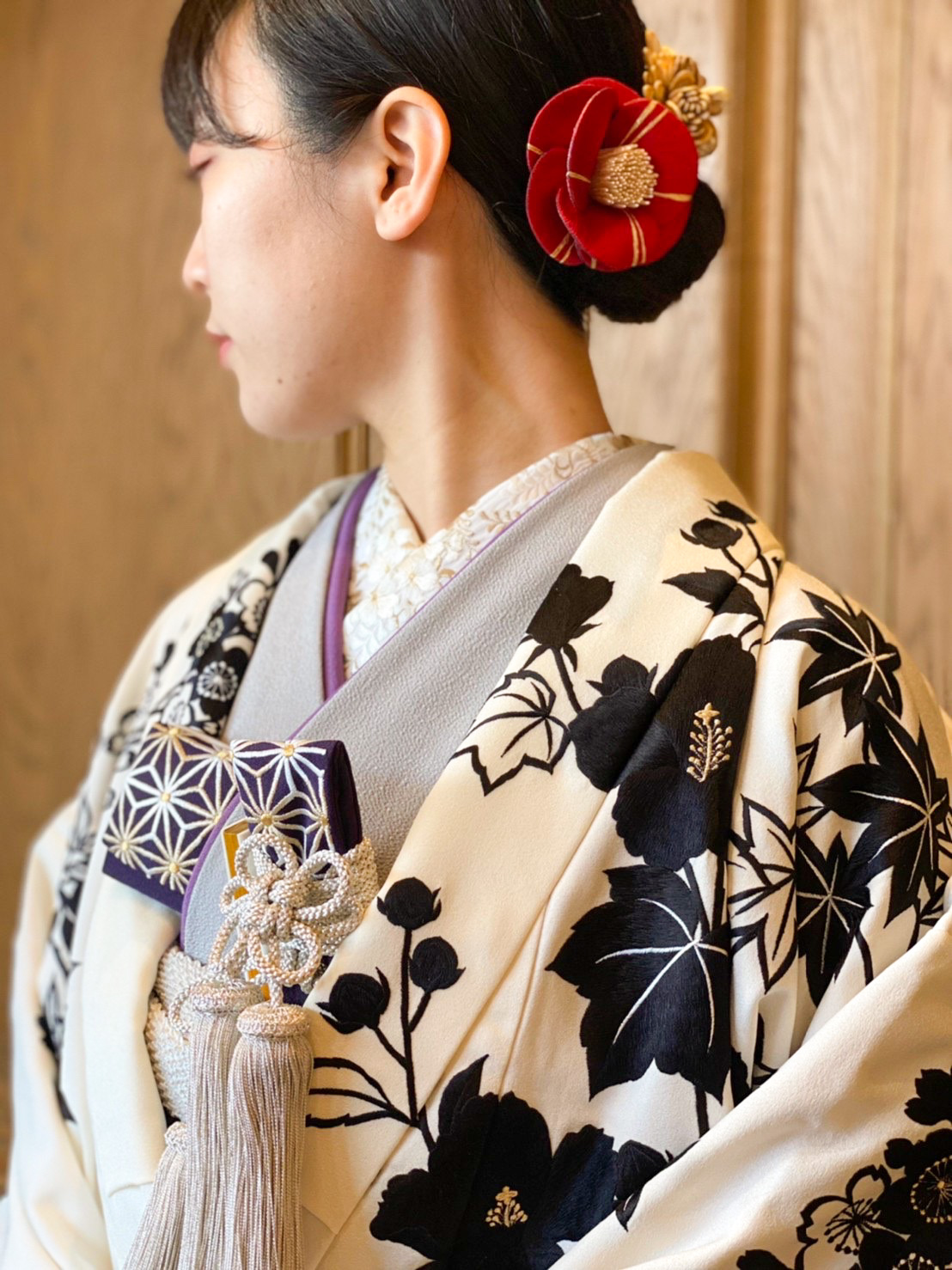 白生地に黒の刺繍を合わせたトリートドレッシングオリジナルの新作色打掛のおすすめコーディネート