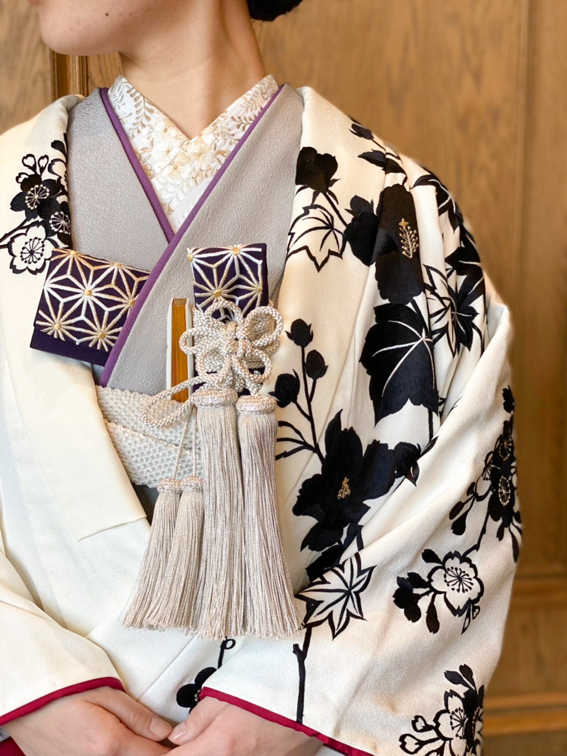 THE TREAT DRESSINGの新作色打掛を格好良くモードな雰囲気に、紫の小物を会わせて夏にもおすすめなクールな印象で着こなして