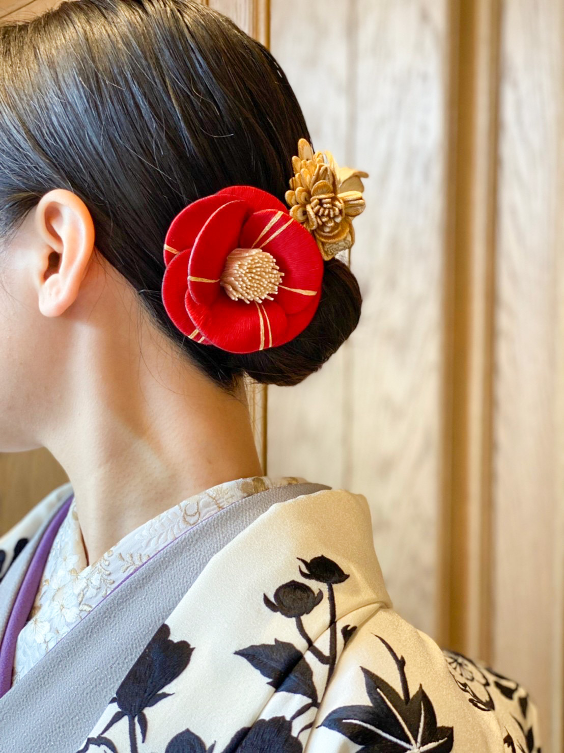 結婚式の和装ヘアスタイリングには、ザトリートドレッシングが取り扱う新作和装小物をセレクトして