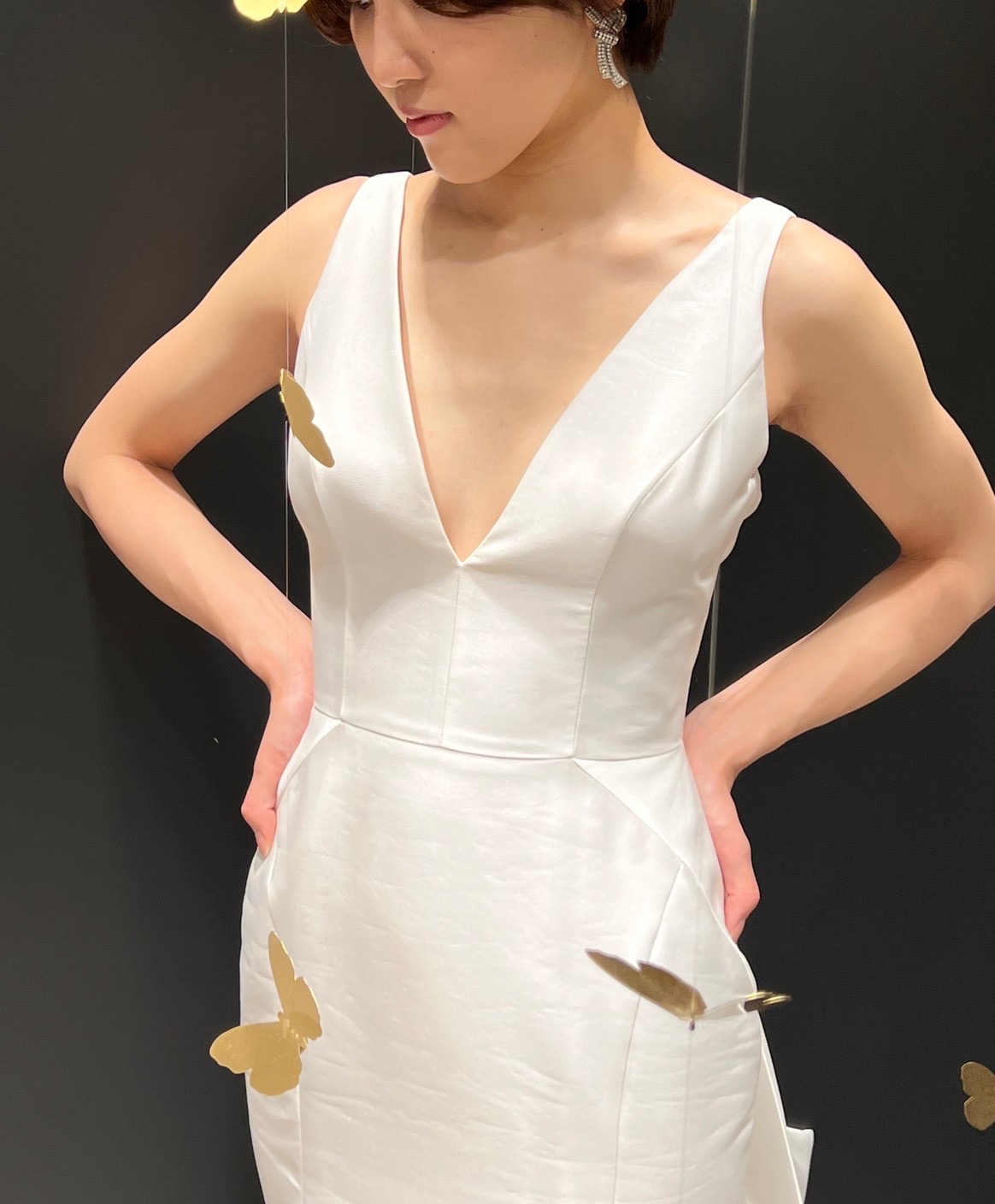 帝国ホテル大阪に提携しているトリートドレッシングで取り扱いをしているサテン生地が美しいシンプルなマーメイドラインのウエディングドレス