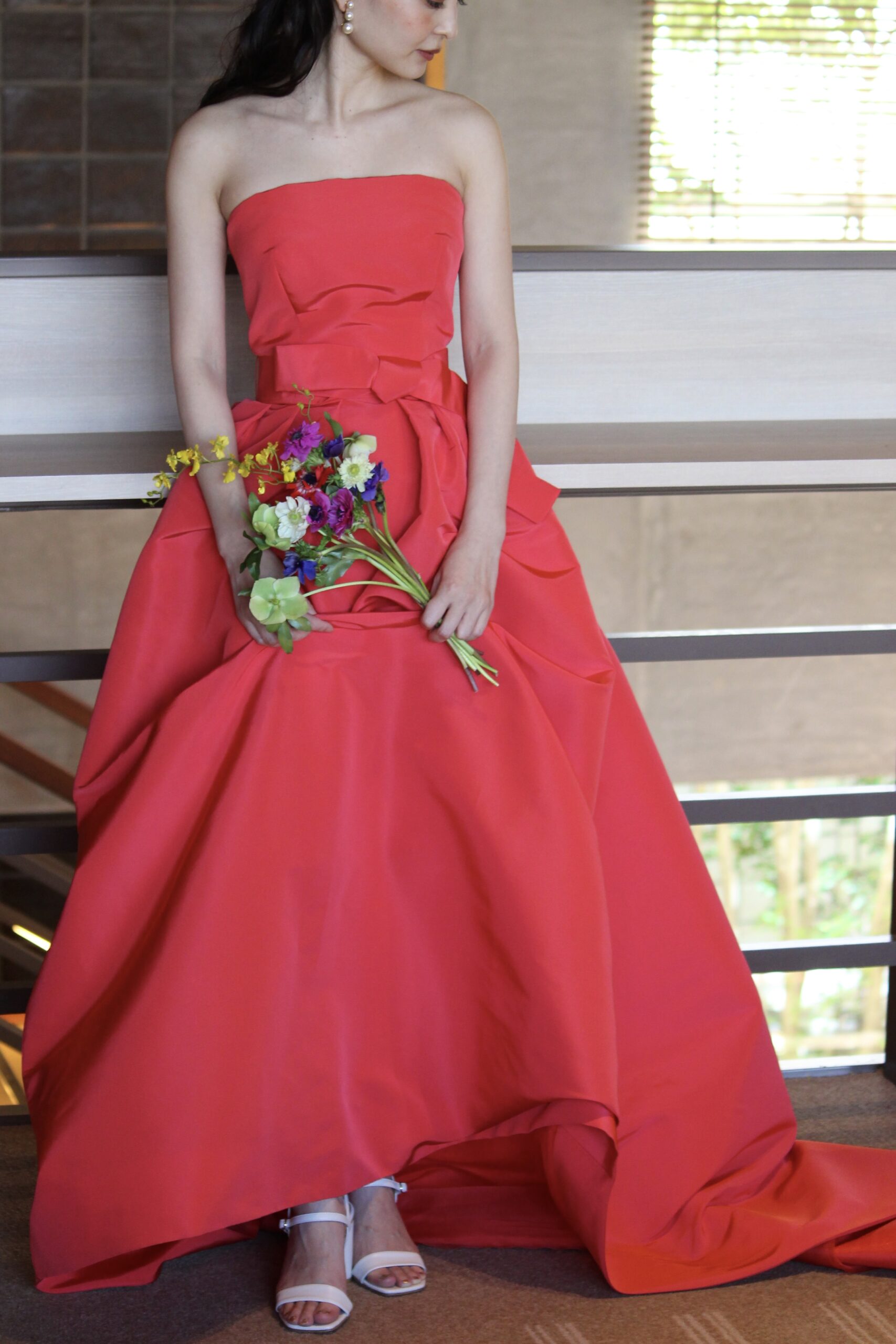 相楽園にお勧めしたいTHE TREAT DRESSING (ザトリートドレッシング)神戸店にて取り扱っているMonique Lhuillier(モニーク ルイリエ)のオレンジ色のおしゃれなカラードレスのご紹介