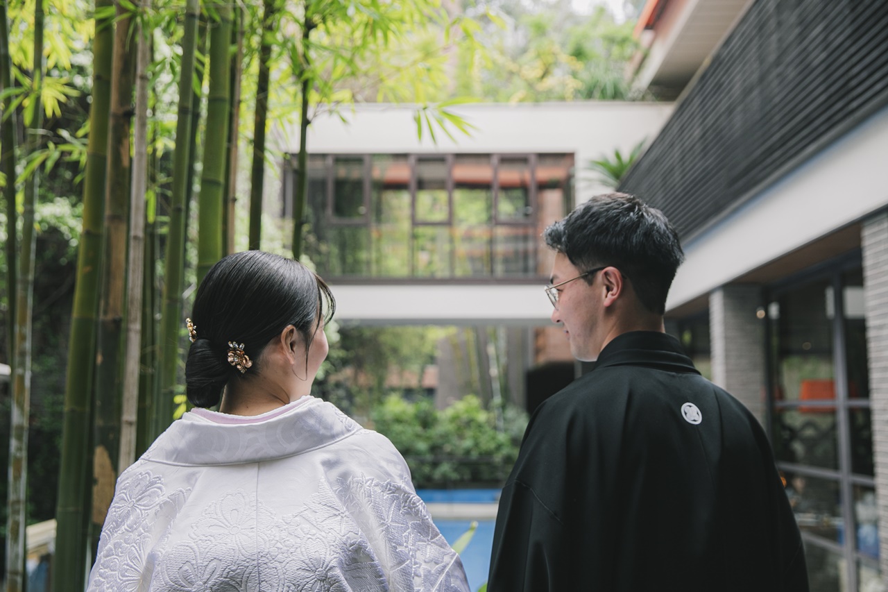 竹林をバックにした和を感じるショットは、モダンさと和が融合したウィズザスタイルでしか撮ることのできないショット