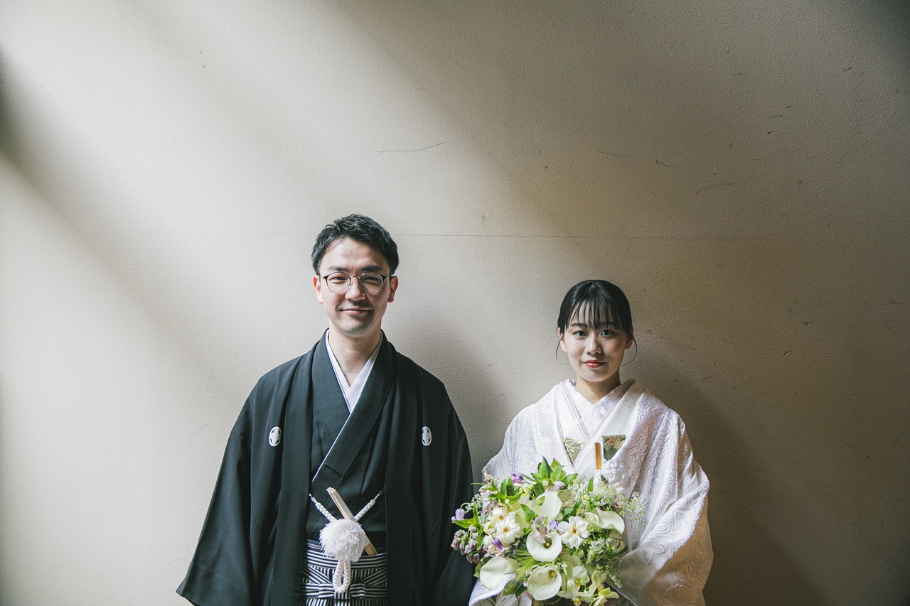 ウィズ ザ スタイル 福岡のチャペルに続く道には降り注ぐ自然光が和装の美しさを引き立てます