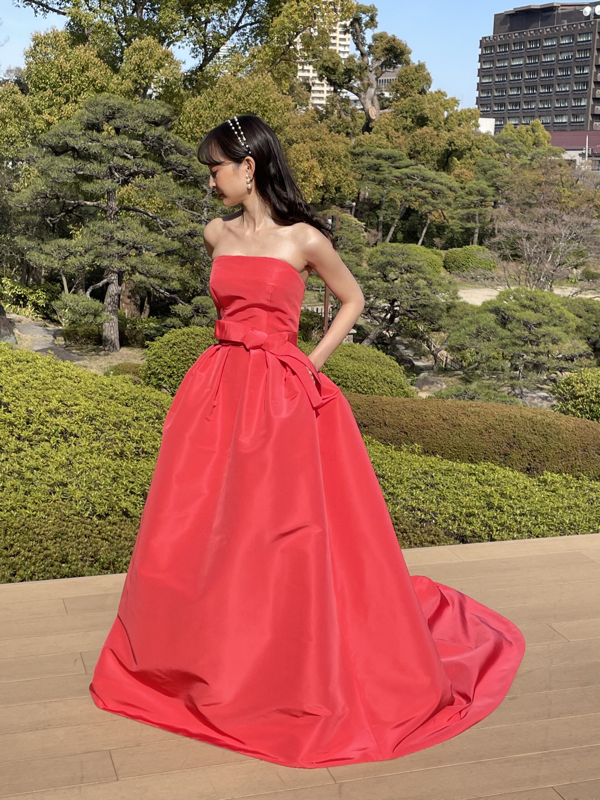 相楽園にお勧めしたいTHE TREAT DRESSING (ザトリートドレッシング)神戸店にて取り扱っているMonique Lhuillier(モニーク ルイリエ)のオレンジ色のAラインのカラードレスのご紹介