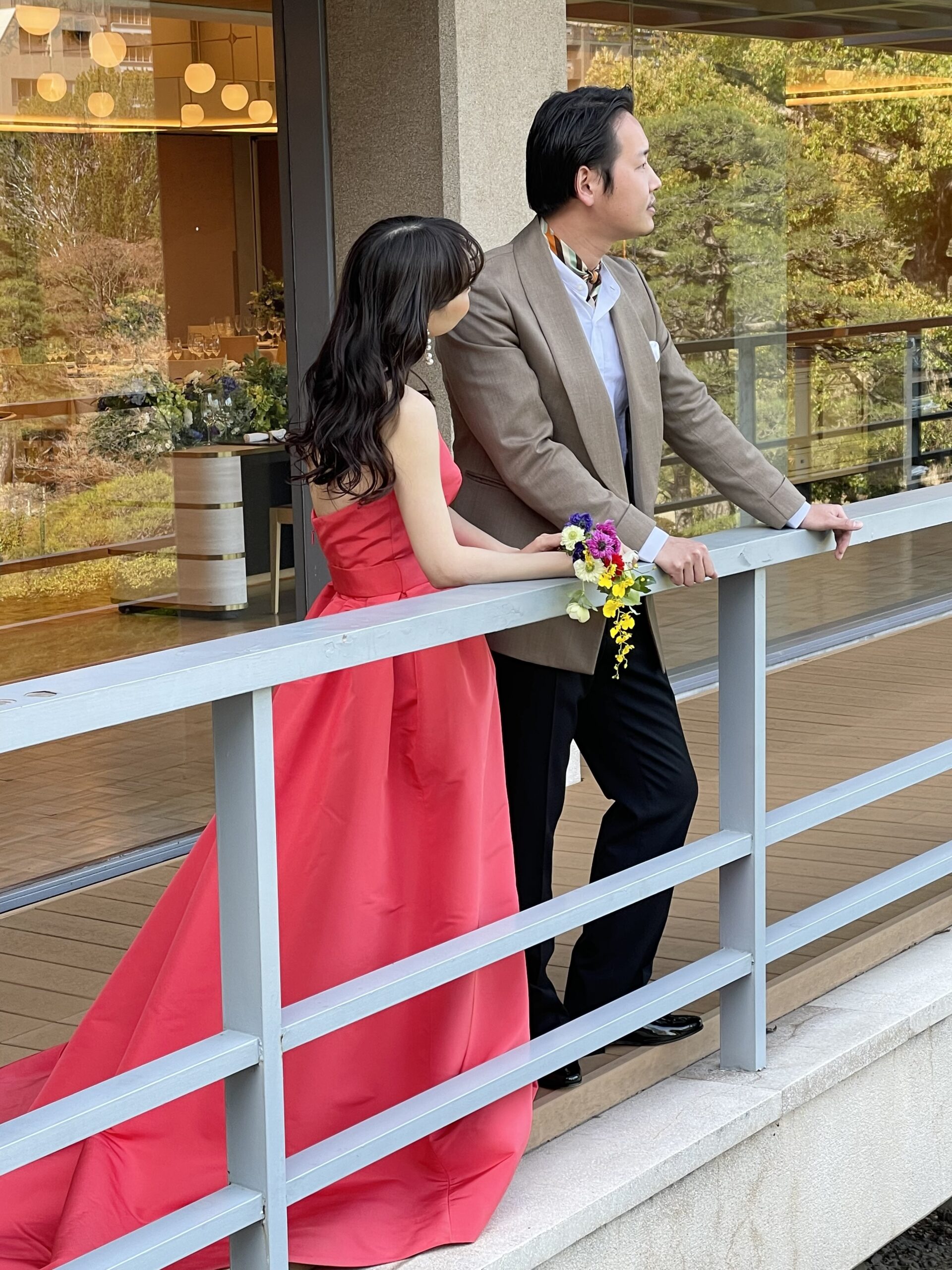 相楽園にお勧めしたいTHE TREAT DRESSING (ザトリートドレッシング)神戸店にて取り扱っているMonique Lhuillier(モニーク ルイリエ)のオレンジ色のAラインのおしゃれなカラードレスのご紹介