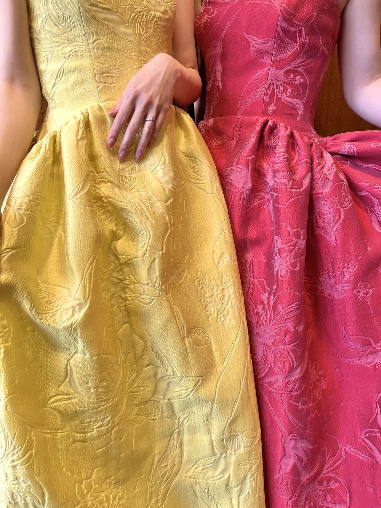 ジャガード織で描かれたフラワーモチーフが、リゾート感のあるウィズザスタイルにぴったり