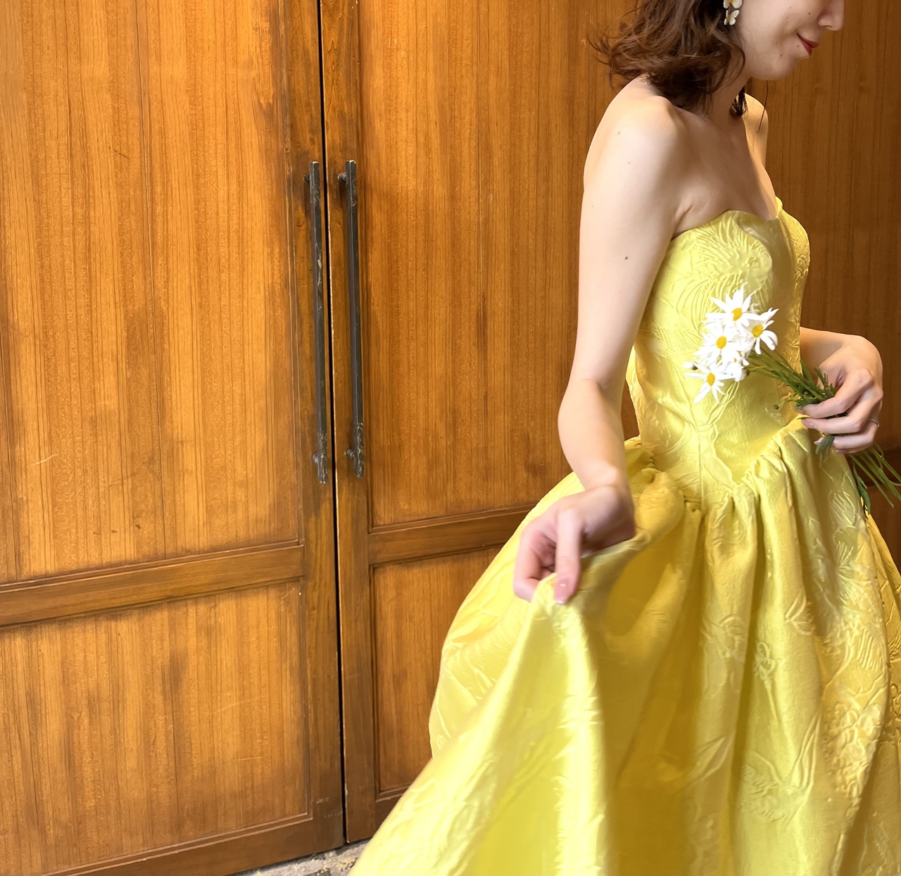 ザトリートドレッシング福岡店でお取り扱いのある、アムサーラのAラインのイエローのカラードレス