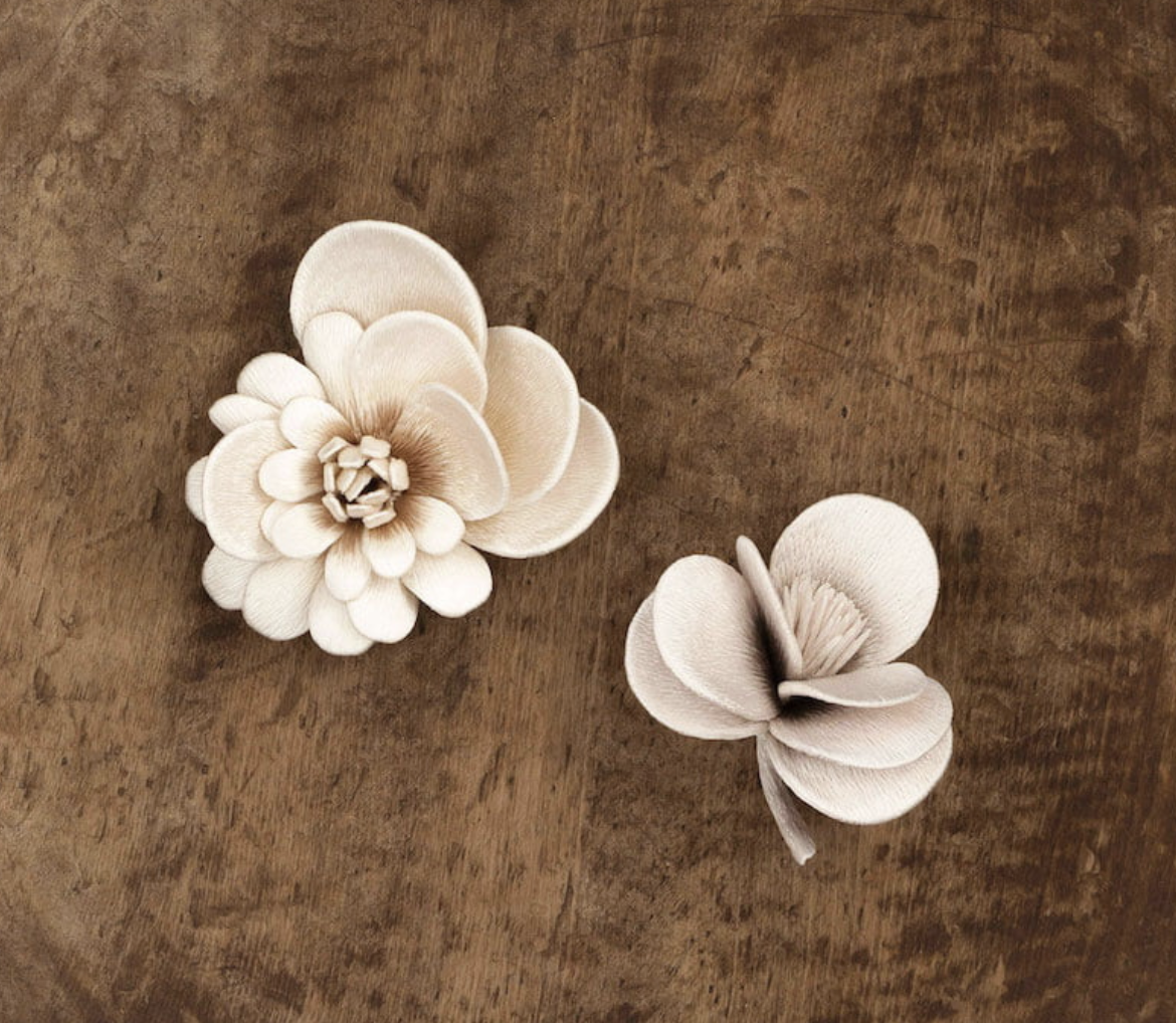 作家、emi takazawa(エミタカザワ)さんの刺繍花のお取り扱いスタートのお知らせ。