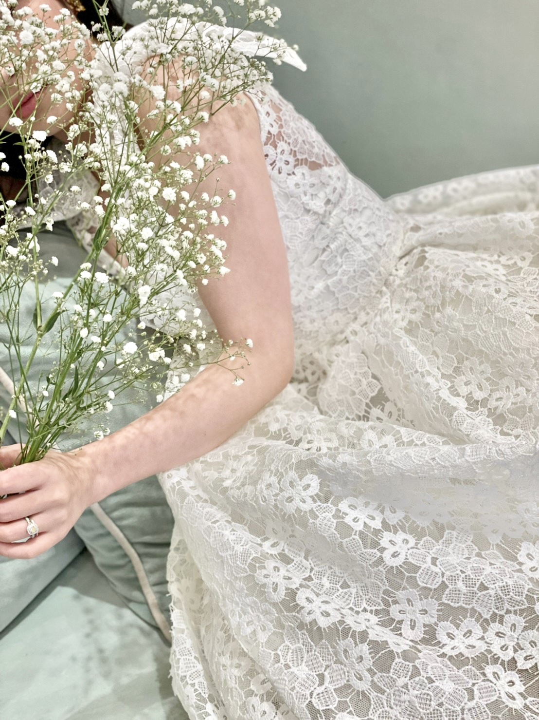 愛の不時着で話題の韓国女優ソン・イェジンが着用したエリー サーブ ブライドのウェディングドレスはザトリートドレッシング大阪店で試着いただけます