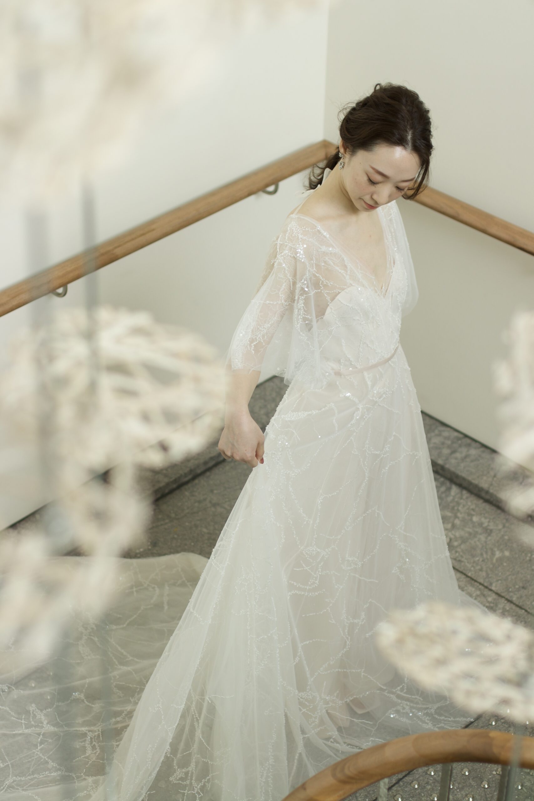 THE TREAT DRESSING ADDITION店へNYブライダルコレクションから到着したミラズウィリンガーのAラインの新作ウェディングドレスは太陽光によって美しく輝きます