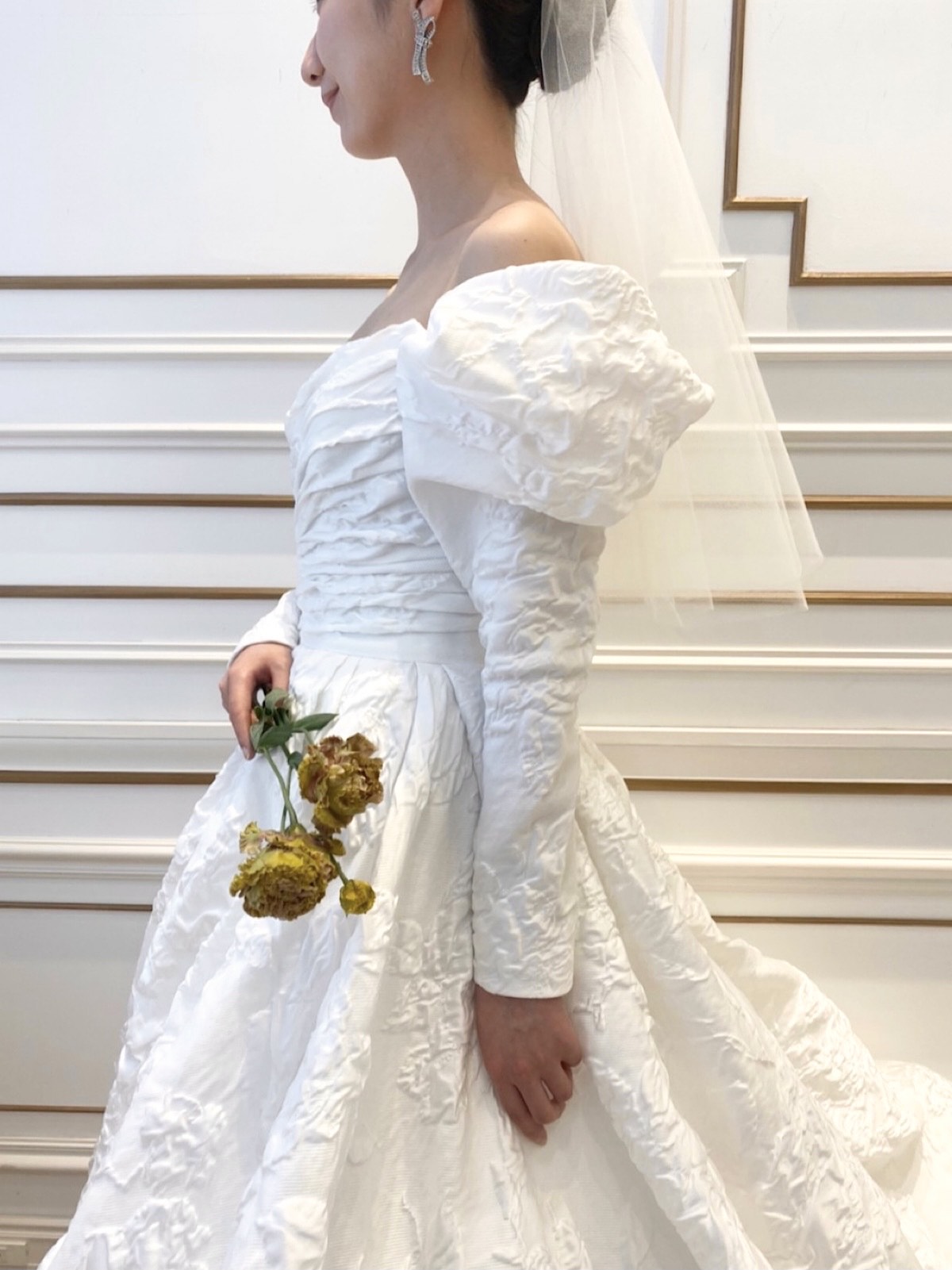 リーム アクラより入荷したロングスリーブのクラシカルなウェディングドレス