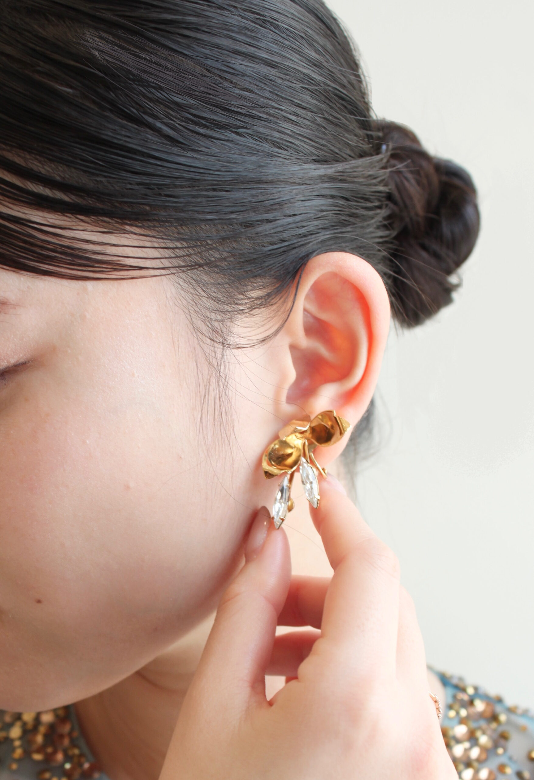 ザトリートドレッシング京都店がお取り扱いしているジェニーパッカムのドレスに合わせたゴールドのイヤリング