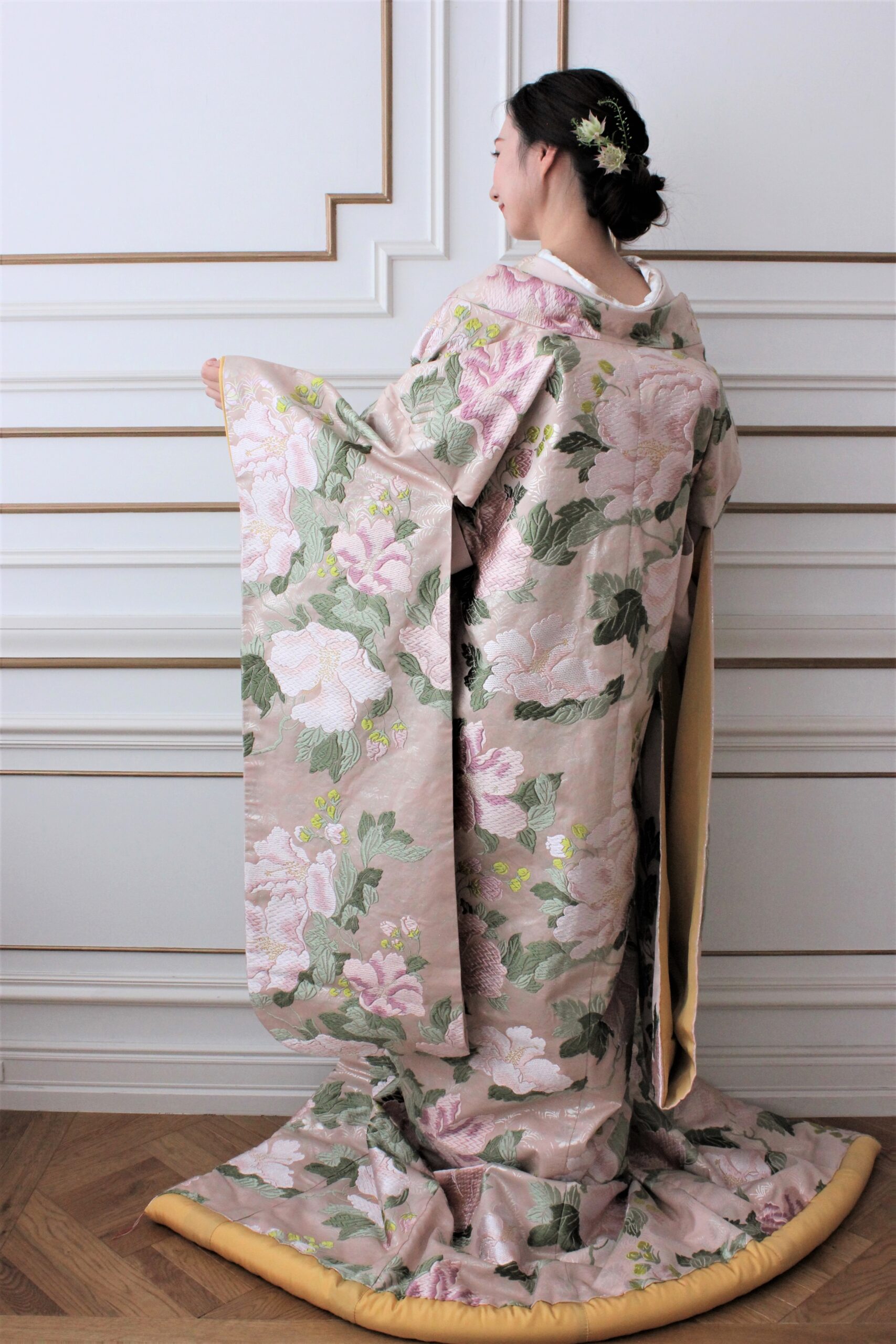 名古屋の花嫁におすすめのザトリートドレッシングオリジナルの桃色の色打掛