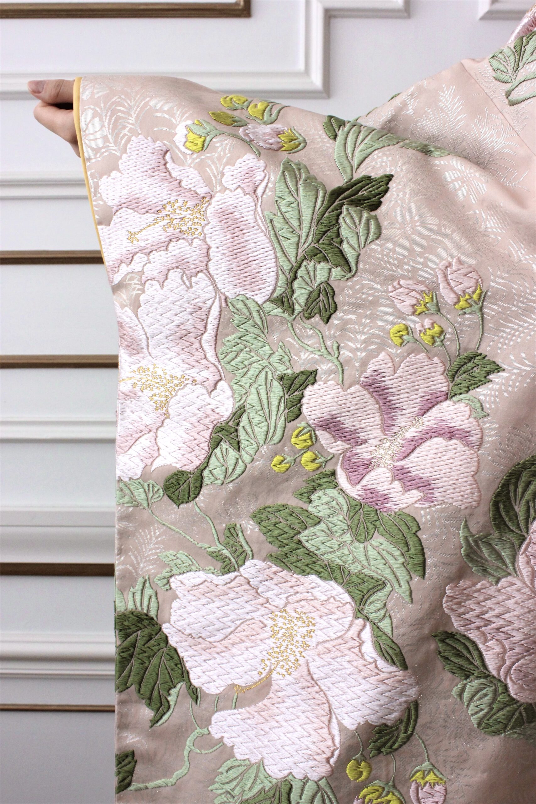 西陣織で制作したトリートドレッシングオリジナルの色打掛