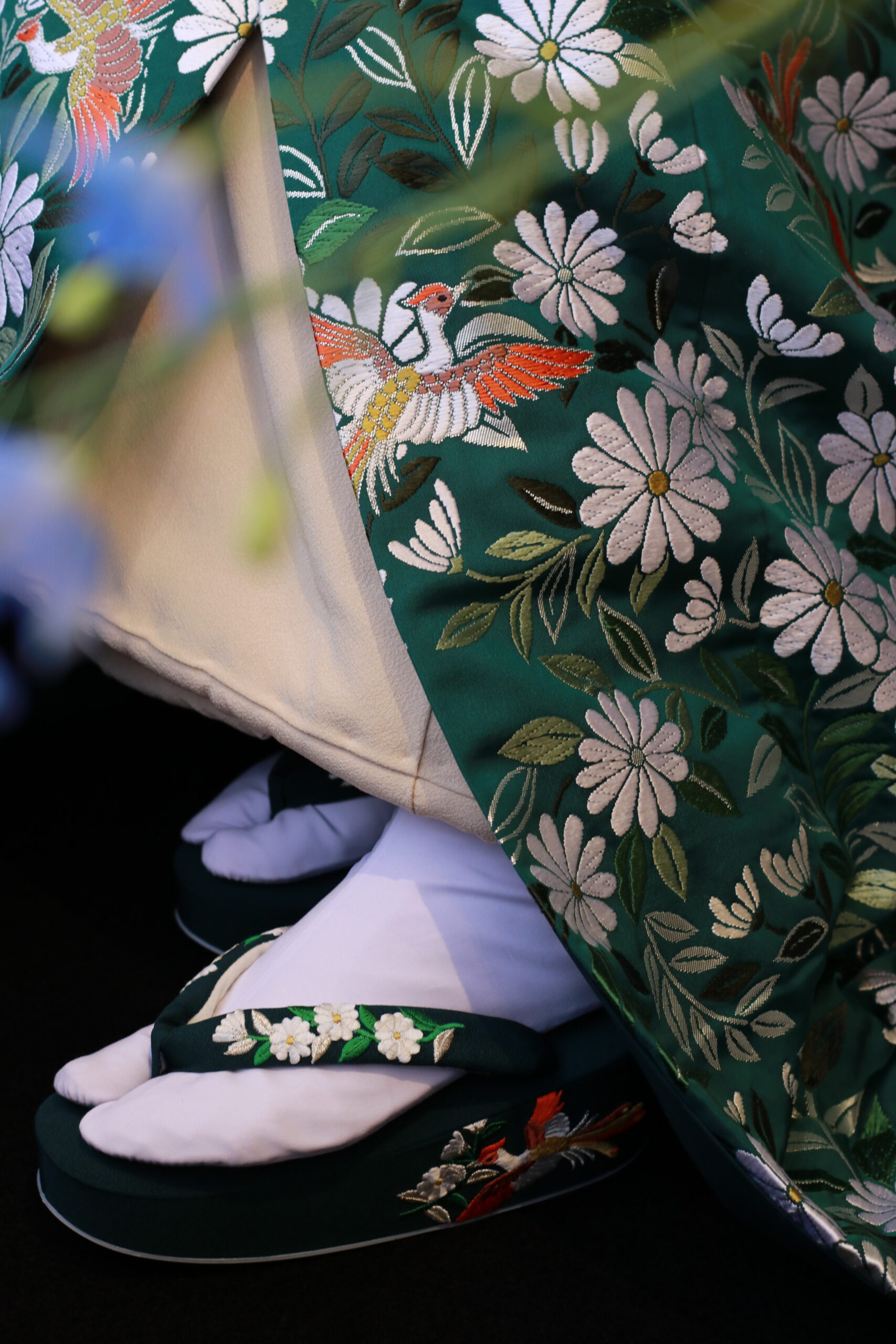 色打掛はおからあげすると草履が見えるので足元まで拘るのがおすすめです