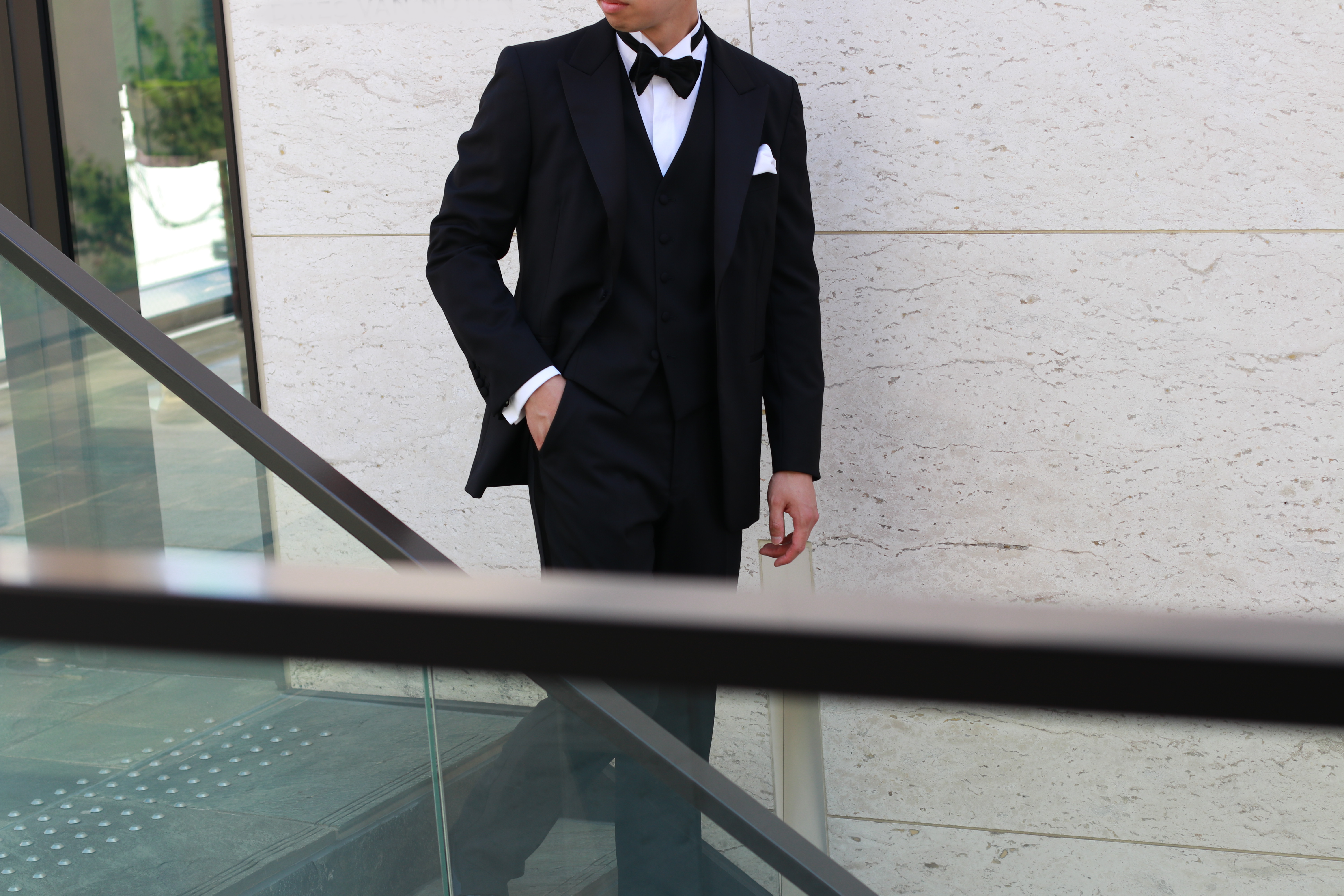 表参道の人気ショップTHE TREAT DRESSINGがご提案するフォーマルなタキシードスタイルは、厳格なルールにのっとったクラシックなデザインで、タキシードに合わせる蝶ネクタイやシャツ等の小物類も多数ご用意しています