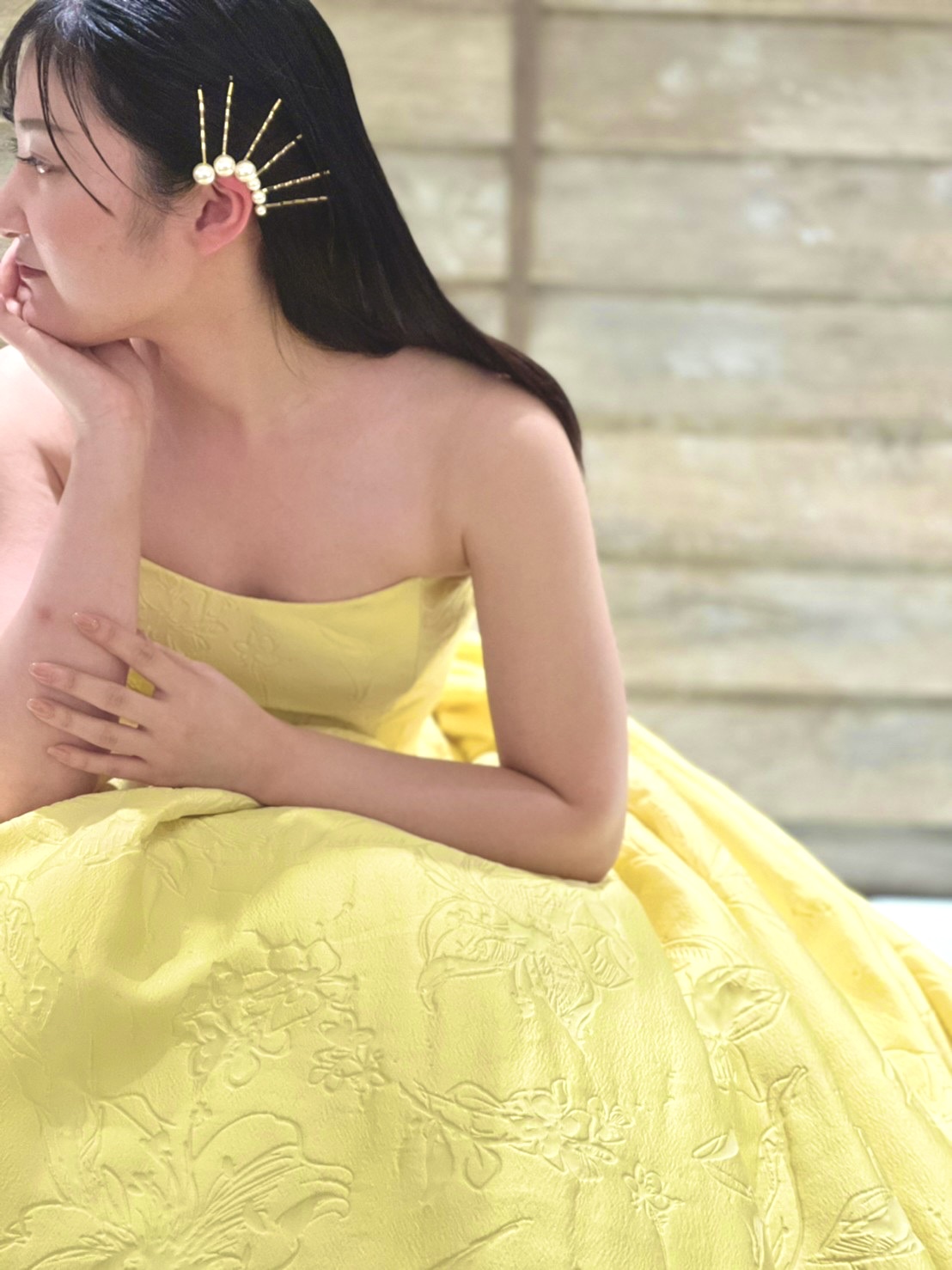 アムサーラの華やかなイエローのザトリートドレッシング限定のオリジナルカラードレス