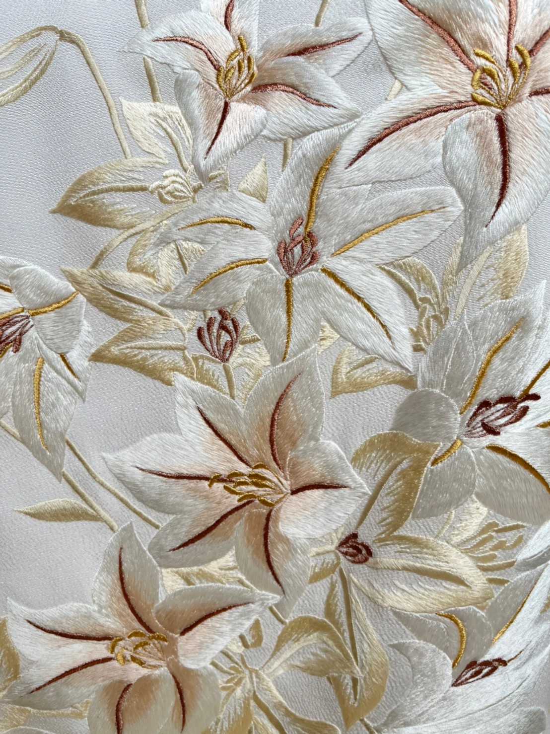 トリートドレッシング神戸店より百合の刺繍が美しいトリートオリジナル白無垢のご紹介