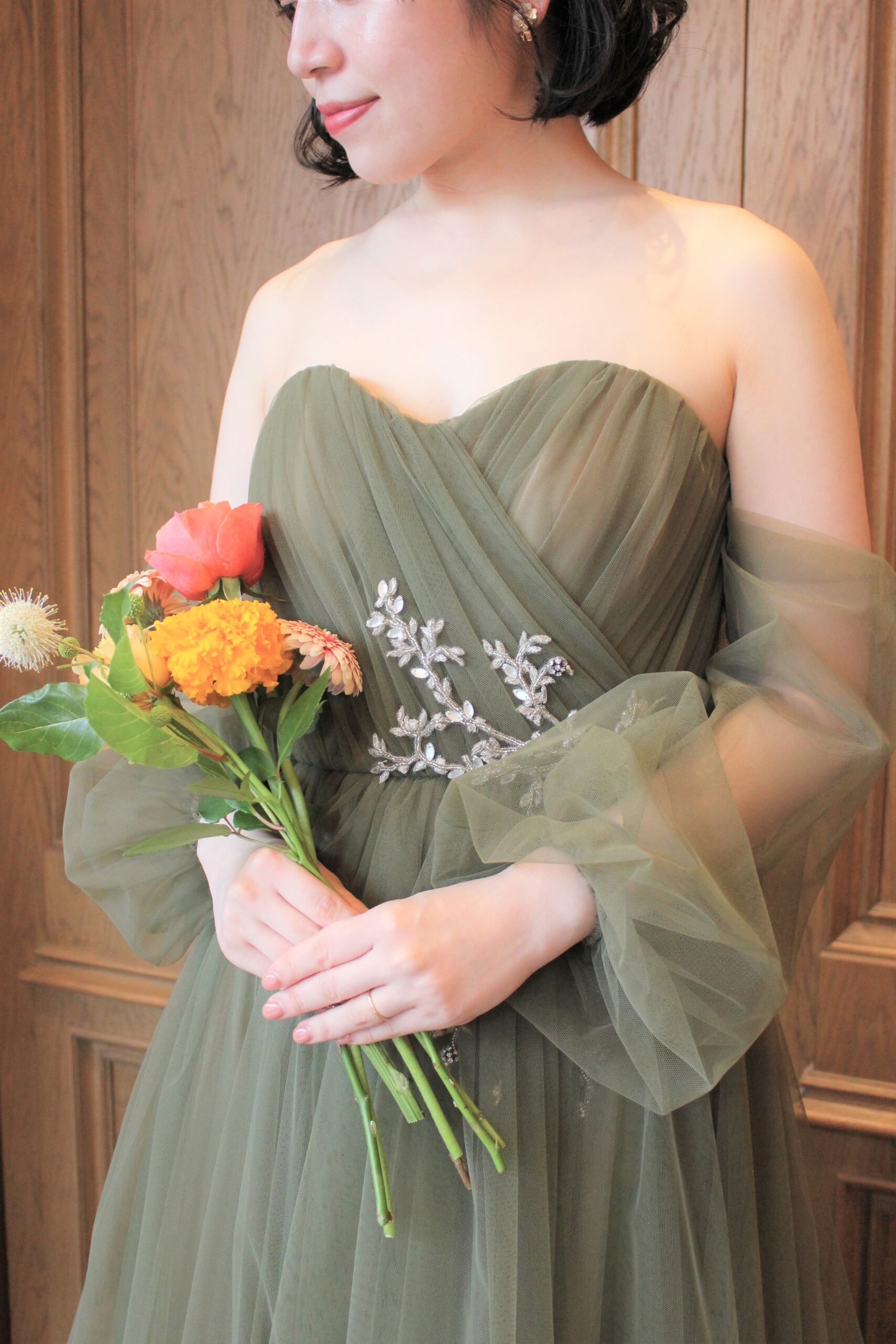 ザトリートドレッシング名古屋店限定のスモーキーグリーンのカラードレス