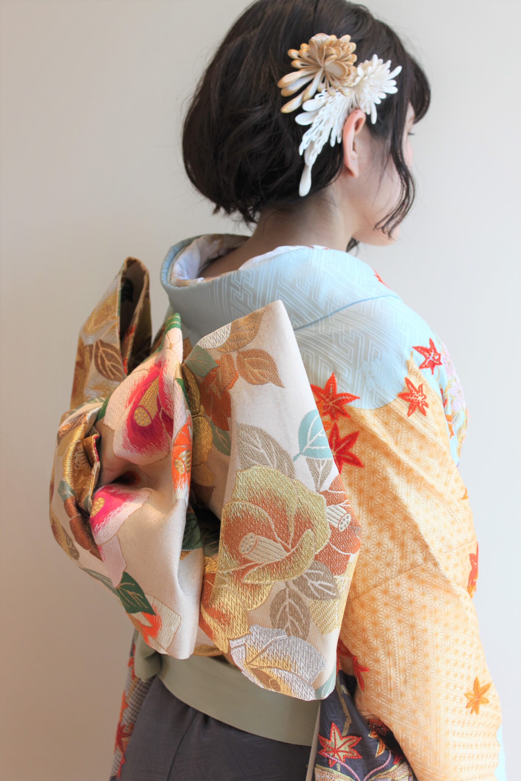 THETREATDRESSINGでは本振袖をはじめ、白無垢や色打掛などお取り扱いしており、そのなかでもコーディネートを自由に楽しめる本振袖は人気です