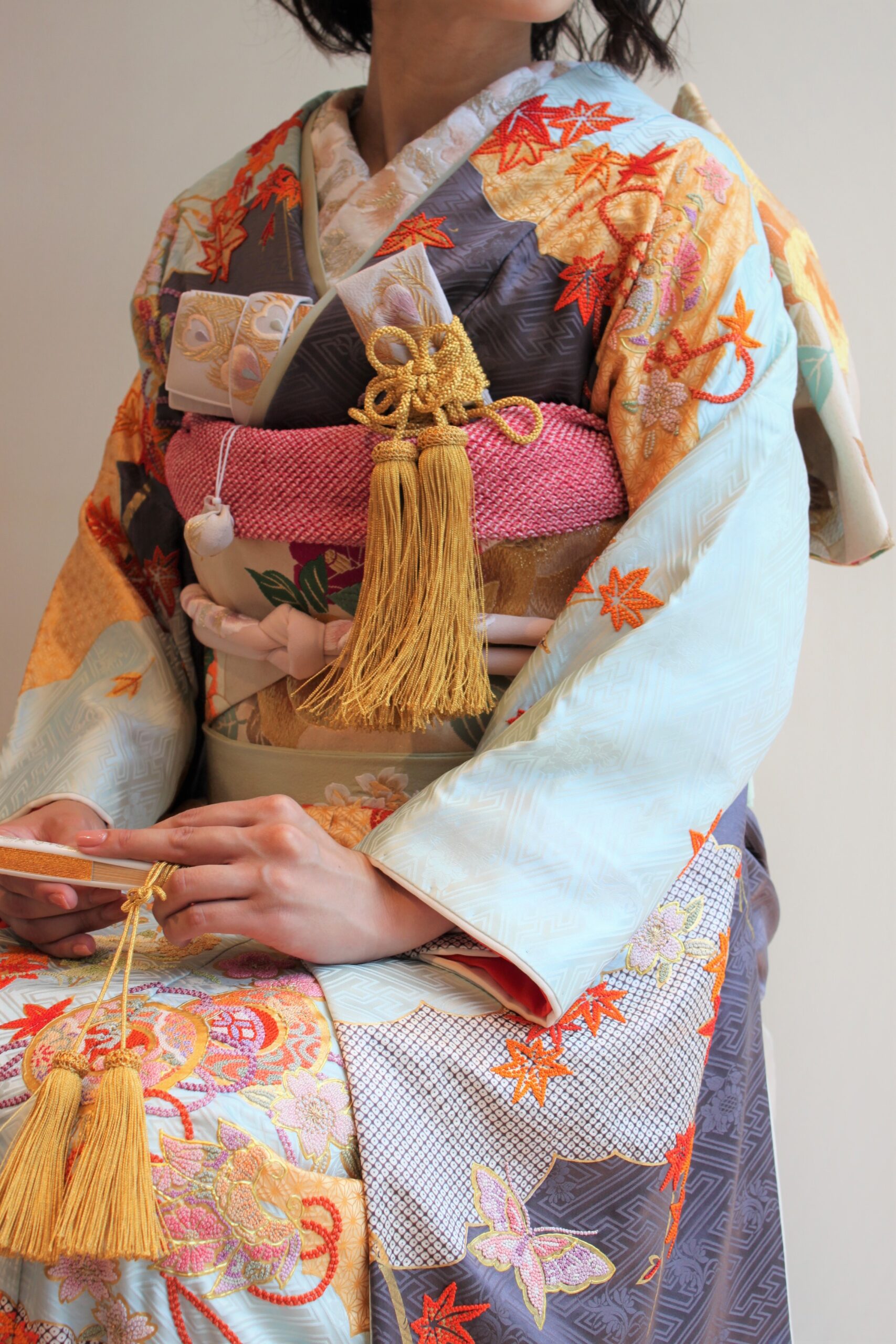 トリート京都店でおすすめしているのは古き良きを体現したグレーの本振袖です