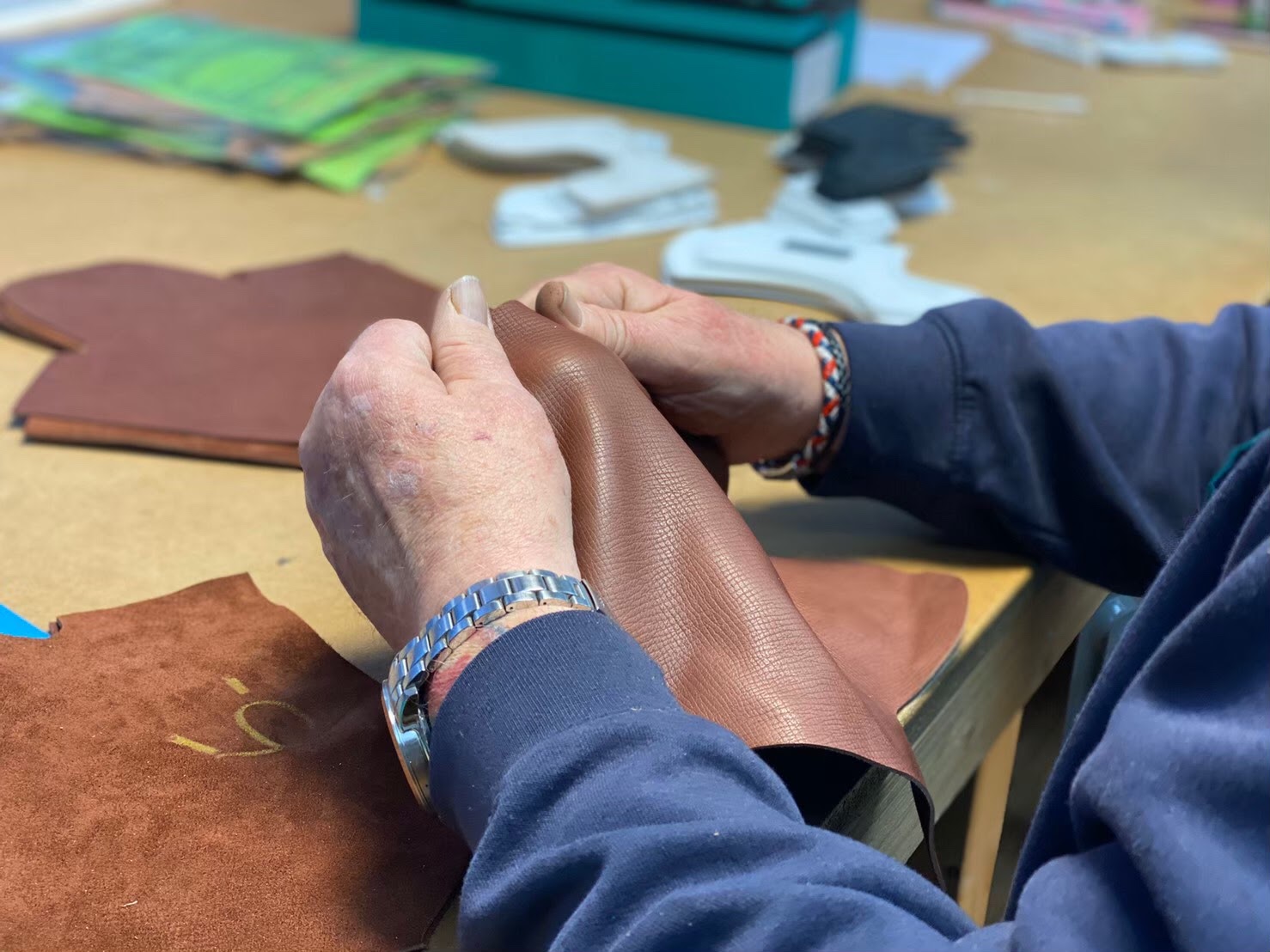 THETREATDRESSINGでお取り扱いのあるエドワード グリーンのシューズは靴作りの聖地とも言われるイギリス、ノーサンプトンの工場で熟練のクラフトマンにより、一足一足伝統的な手作業で作られています