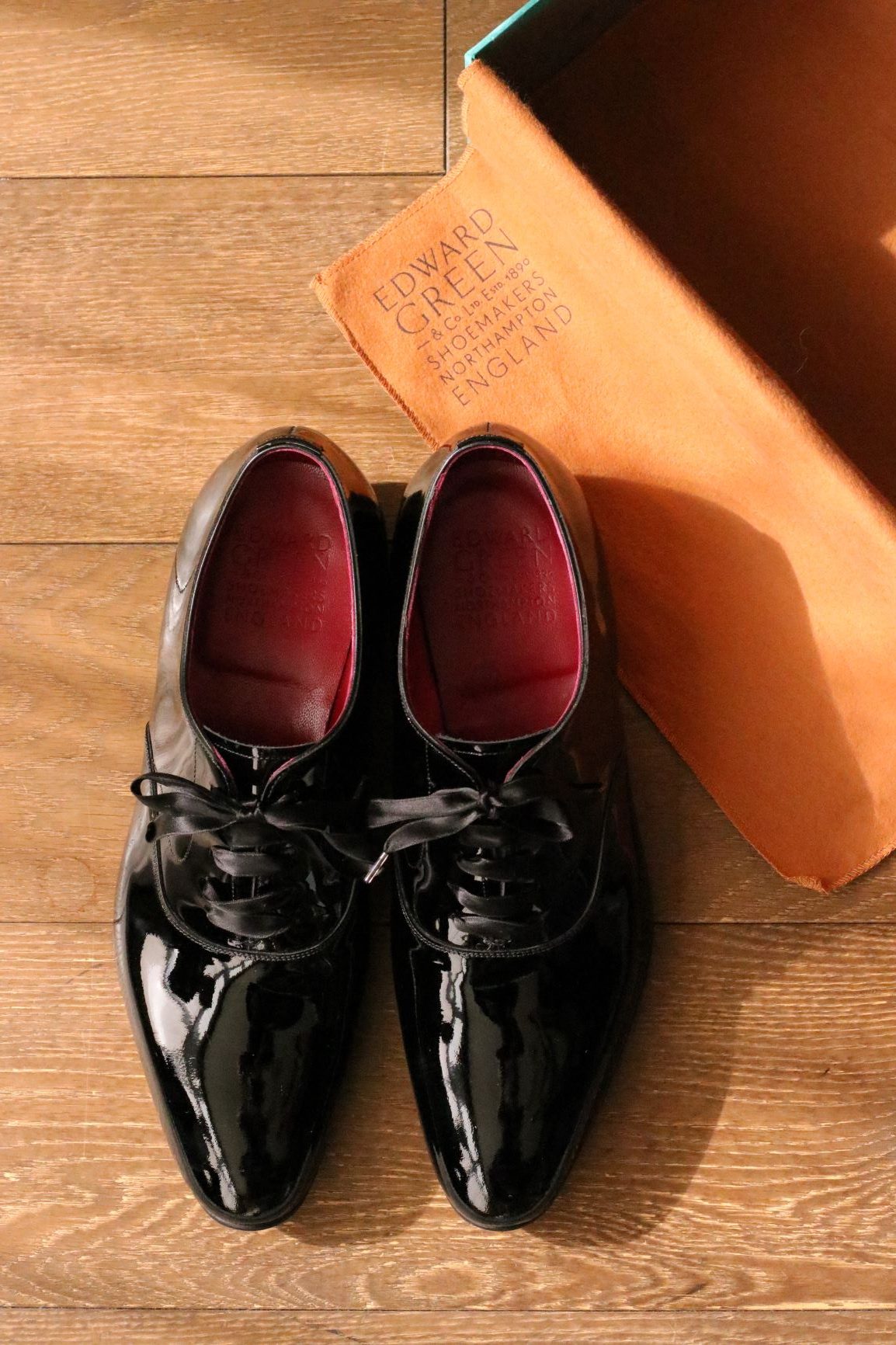 ザトリートドレッシングでは、イタリア、フィレンツェで行われるメンズプレタポルテの展示会、PITTI UOMO(ピッティ・ウォモ)やイギリスのノーサンプトンで買い付けを行ったアイテムを多数お取り扱いしております