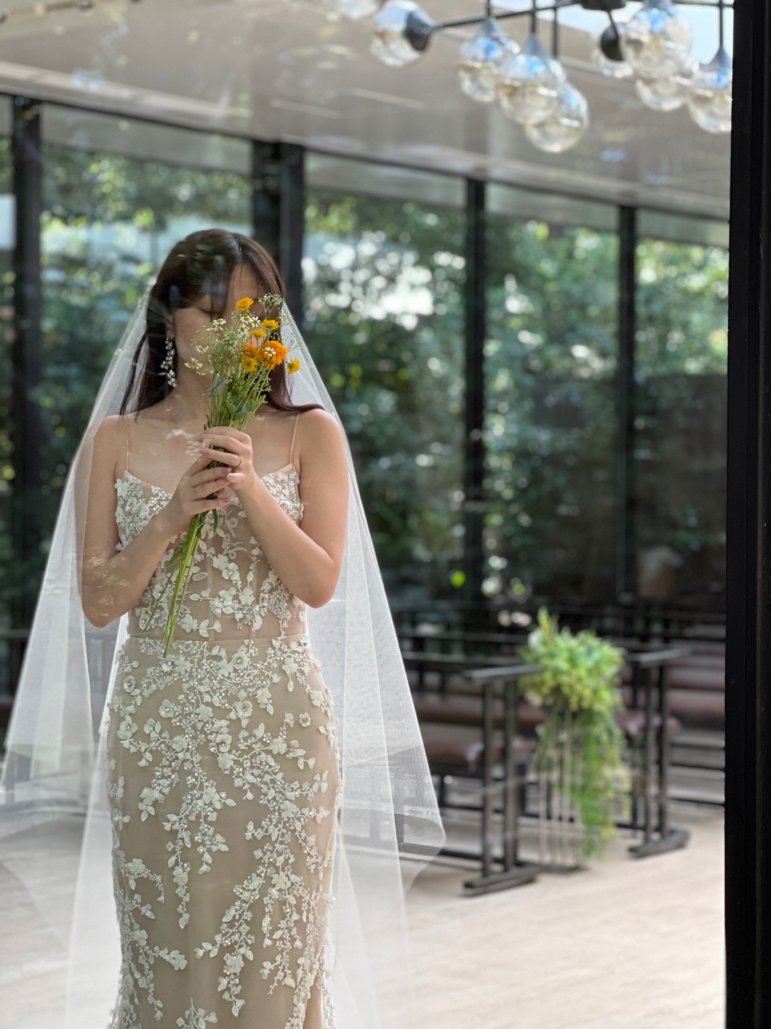 トリートドレッシングで取り扱いを始めた新ブランド、リズ マルチネスのベージュのマーメイドドレス