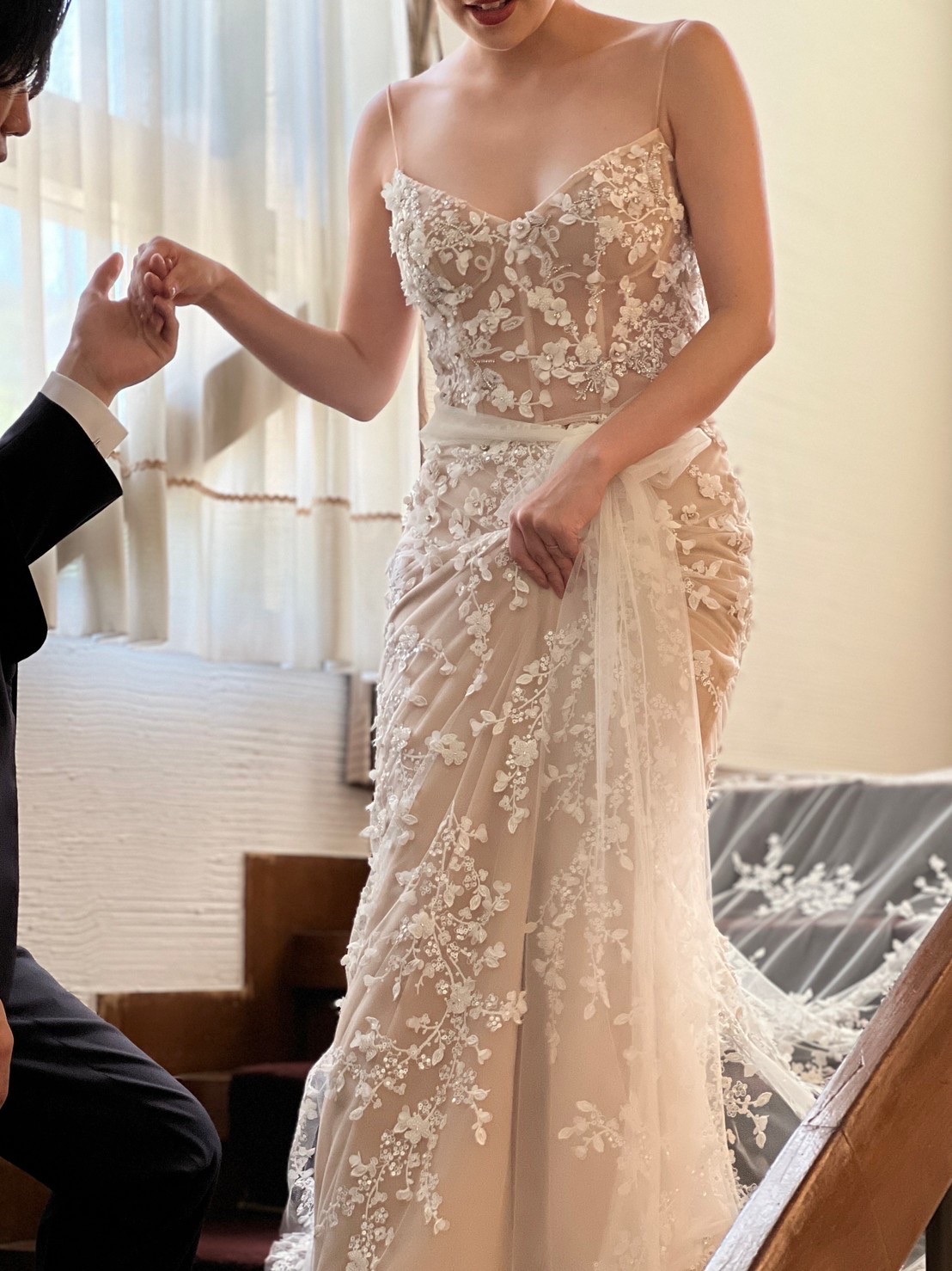 クラシカルな洋館にもおすすめなリズ マルチネスのウエディングドレスはトリートドレッシング大阪店で取り扱いをしております