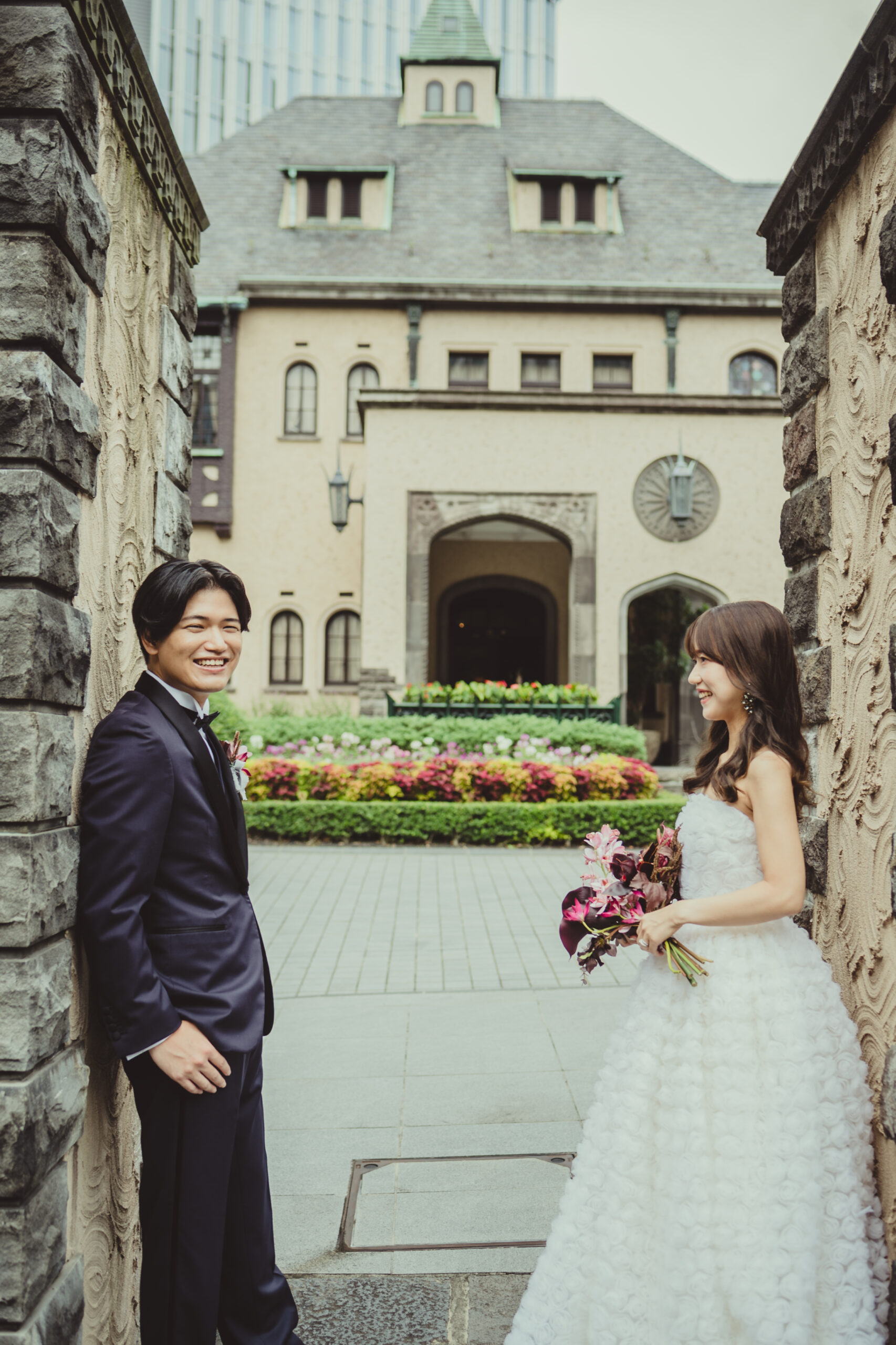 THE TREAT DRESSINGの花嫁に人気のナイームカーンの新作ウェディングドレスで過ごす赤坂プリンスクラシックハウスでの前撮り