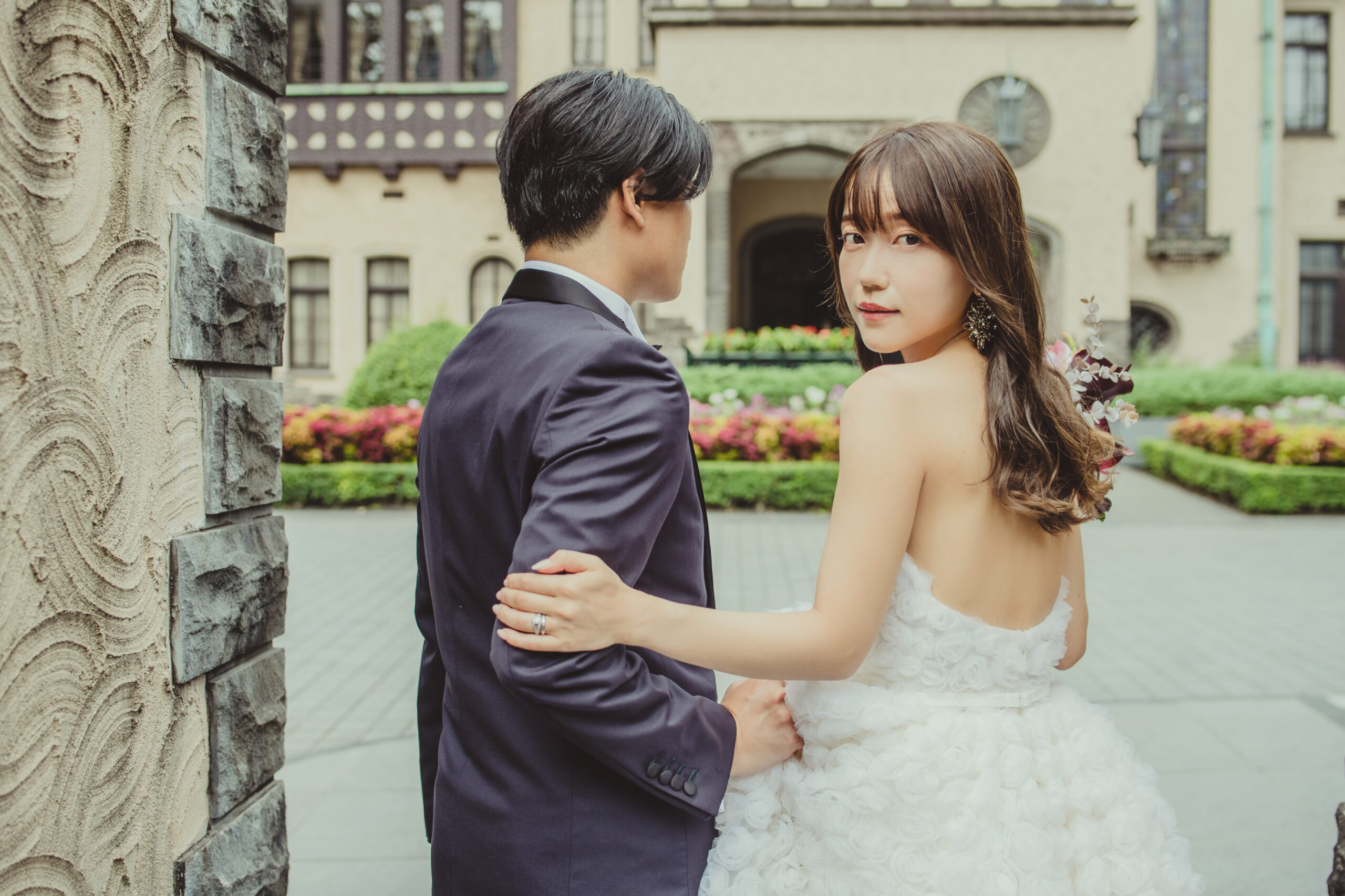 THE TREAT DRESSINGの花嫁に人気のナイームカーンの新作ウェディングドレスで過ごす赤坂プリンスクラシックハウスでの前撮り