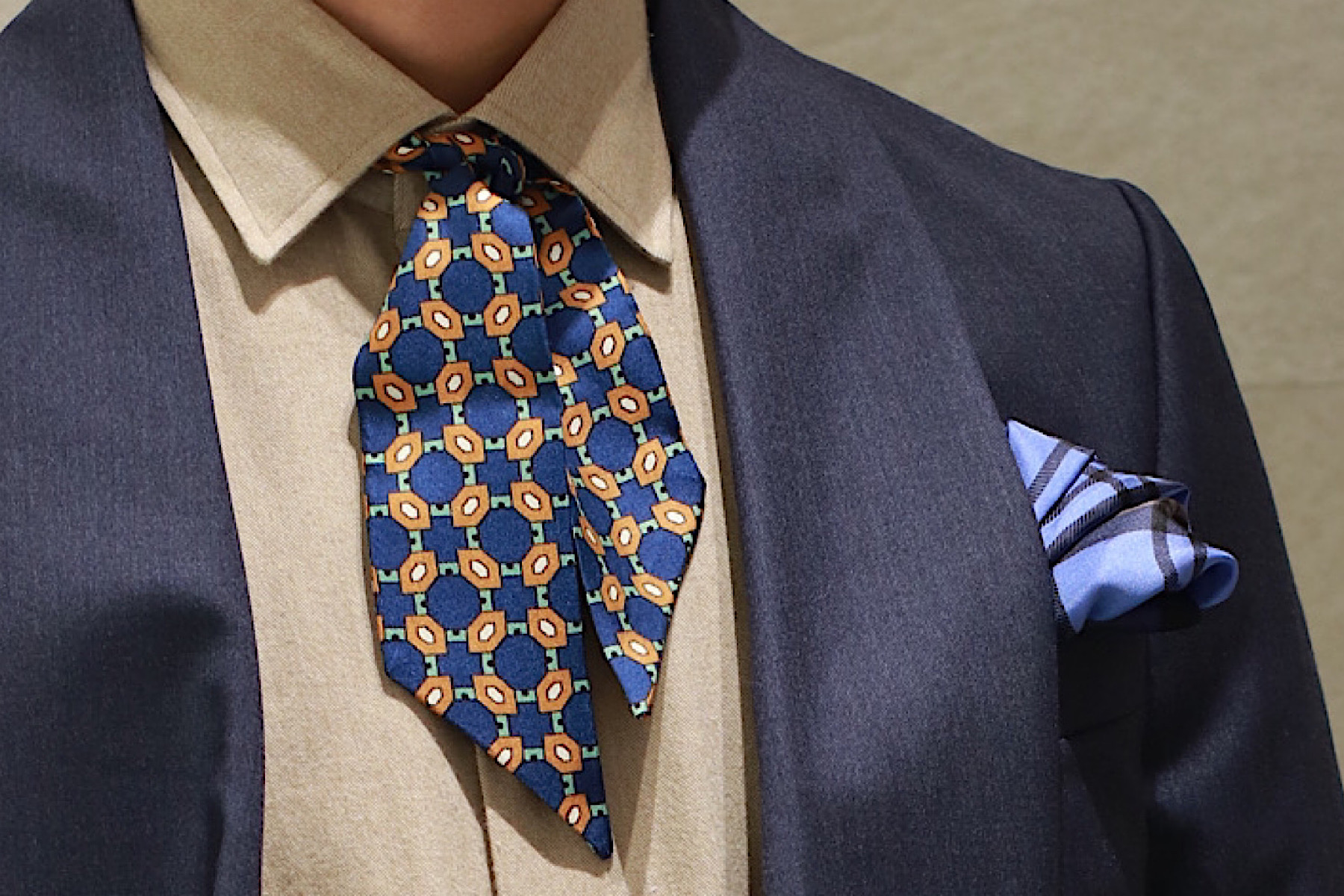 ご新郎様のお色直しコーディネートにおすすめのイタリアナポリのシャツブランド、ERRICO FORMICOLA(エリコ フォルミコラ)