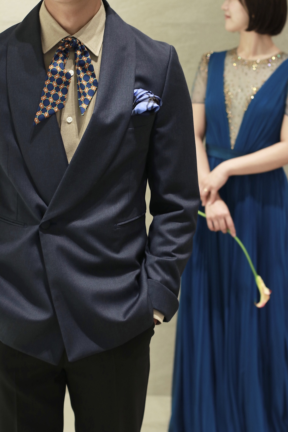 ご新郎様のお色直しコーディネートにおすすめの、NAVY✖️BEIGEの色合わせを愉しむ渋さと爽やかさを兼ね備えたスタイル