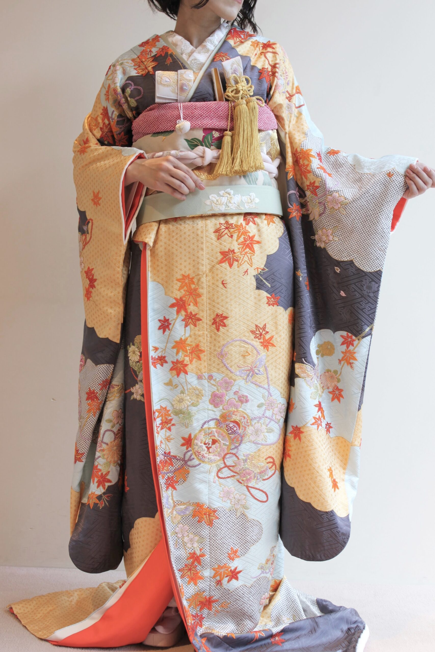 トリートドレッシング京都店がおすすめするお着物の本場京都でお召しいただく前撮りや後撮りお色直しに相応しい本振袖のコーディネート