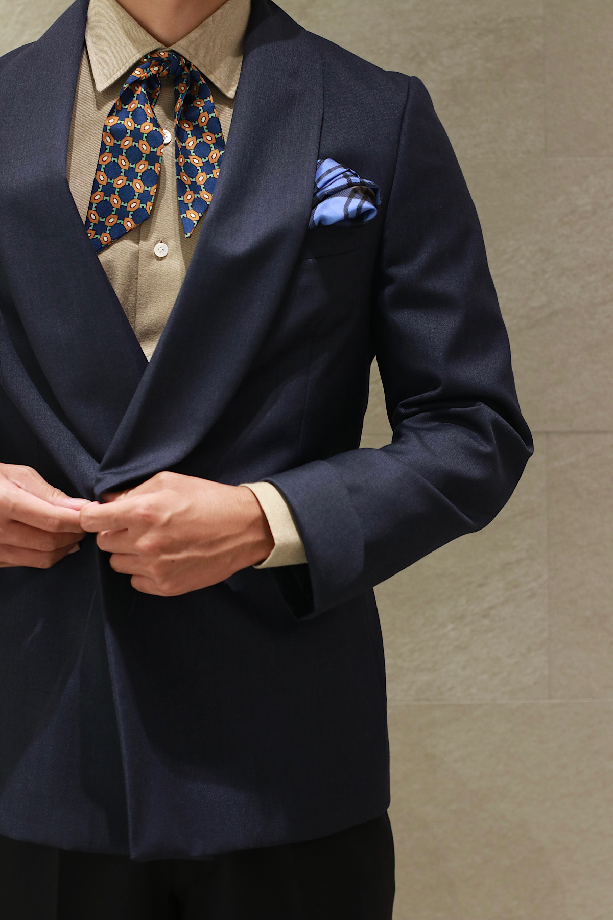 ご新郎様のお色直しコーディネートにおすすめのイタリアナポリのシャツブランド、ERRICO FORMICOLA(エリコ フォルミコラ)