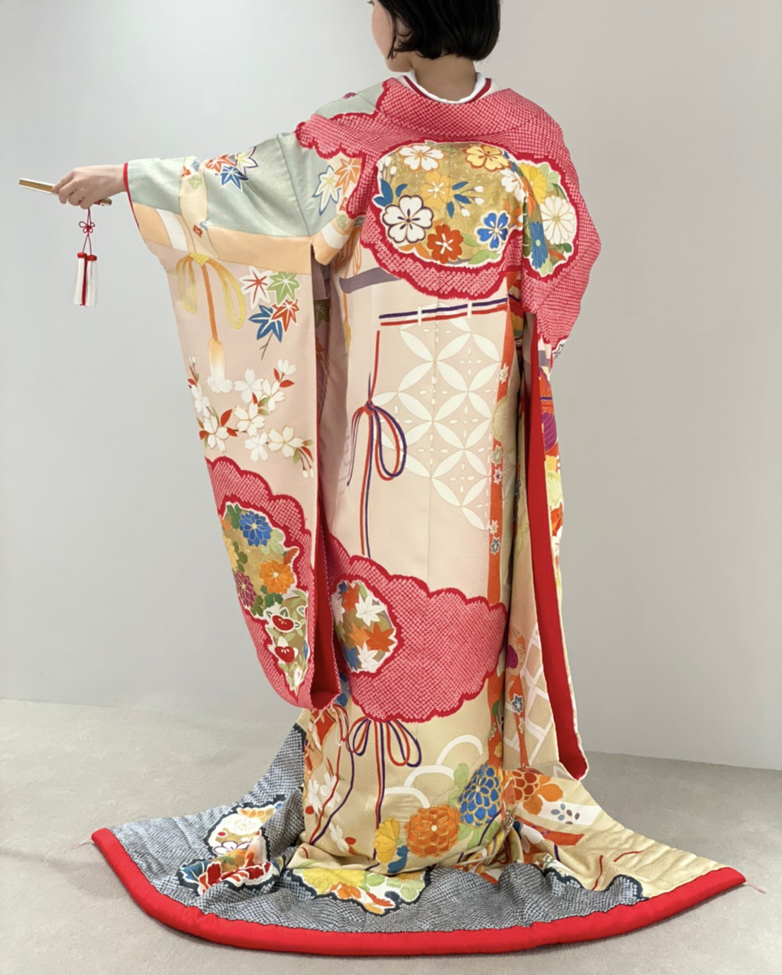 緑豊かなナチュラルな大阪の結婚式場にもおすすめのお色直しスタイルピンクの色打掛