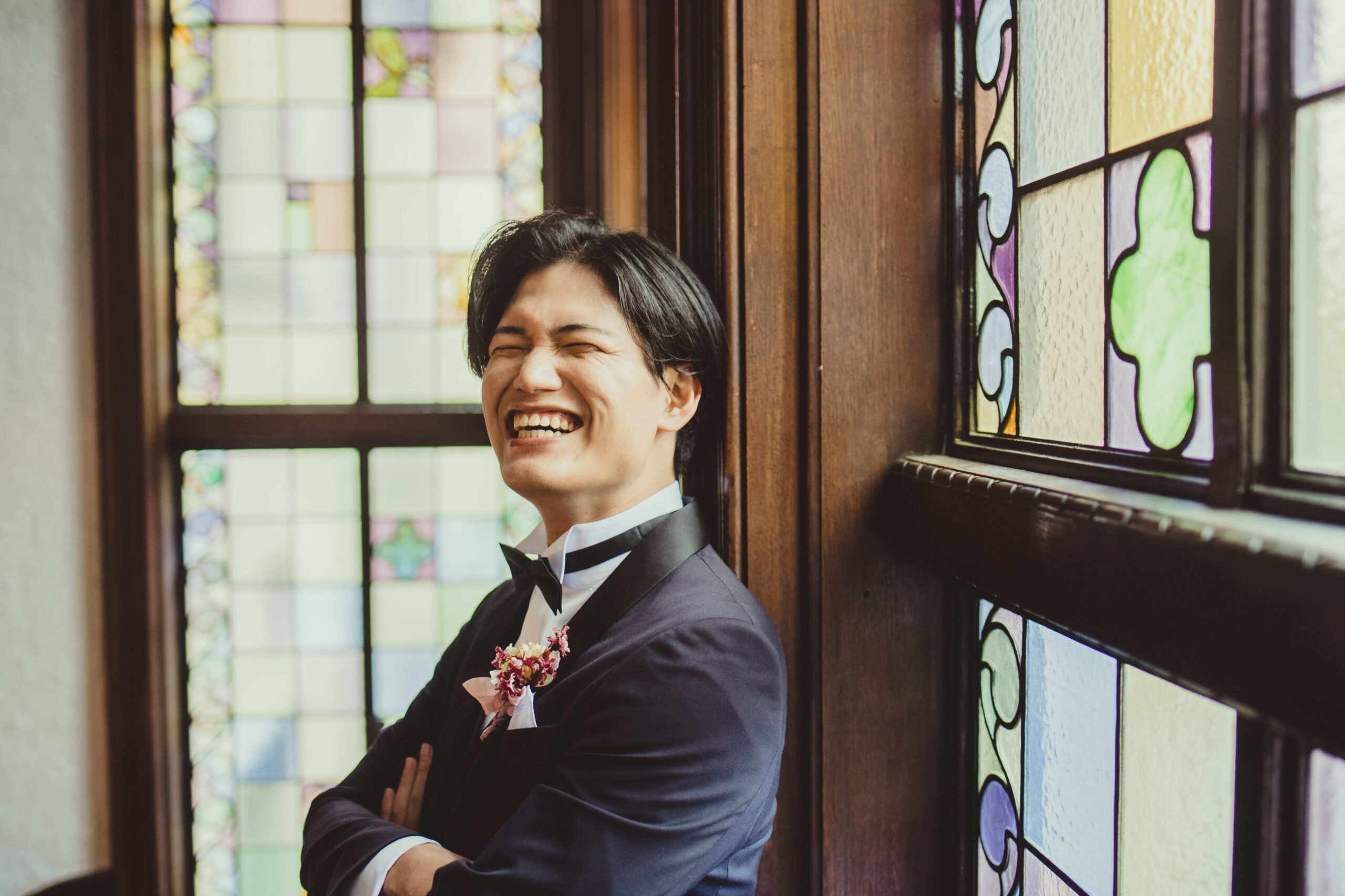 東京でご結婚式をあげるご新郎様に人気のトリートオリジナルのネイビーのクラシカルなタキシード