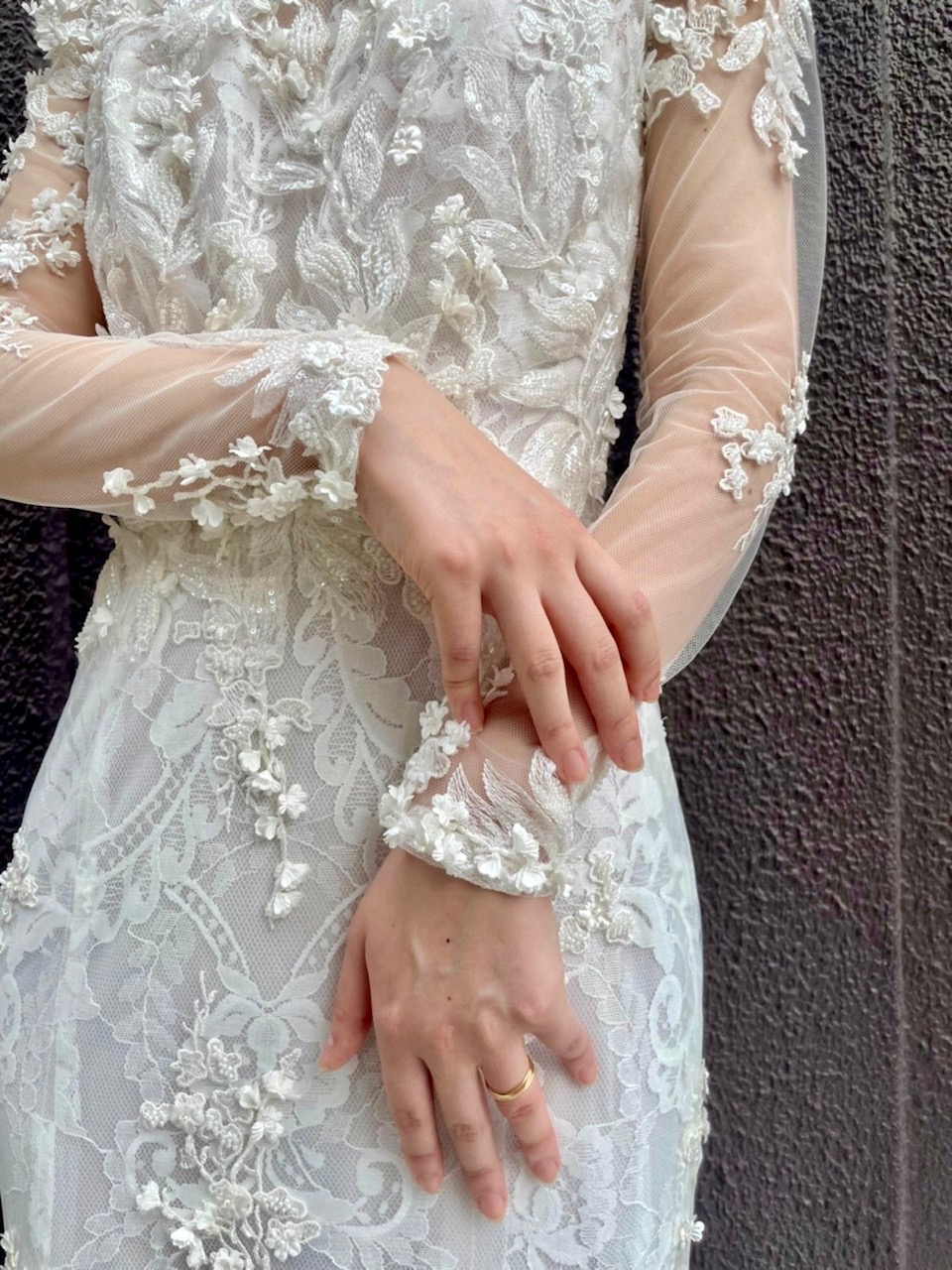 リームアクラの新作ロングスリーブのおしゃれなウェディングドレス