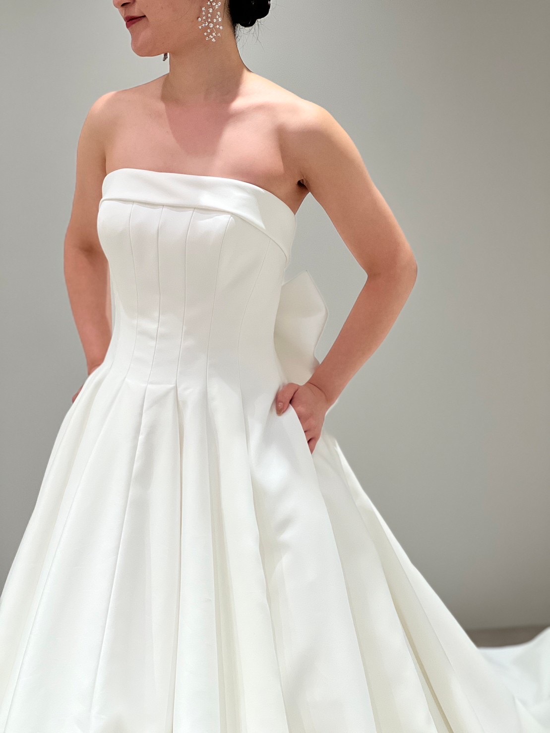 ビクターアンドロルフのシンプルなオーガンザ生地のウエディングドレス