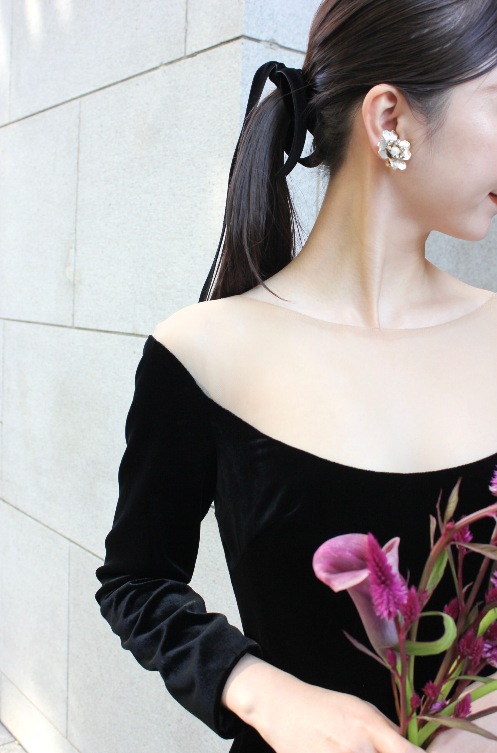 結婚式のブーケの色味のご提案 ブラックのドレスと季節に合わせたブーケのおすすめ