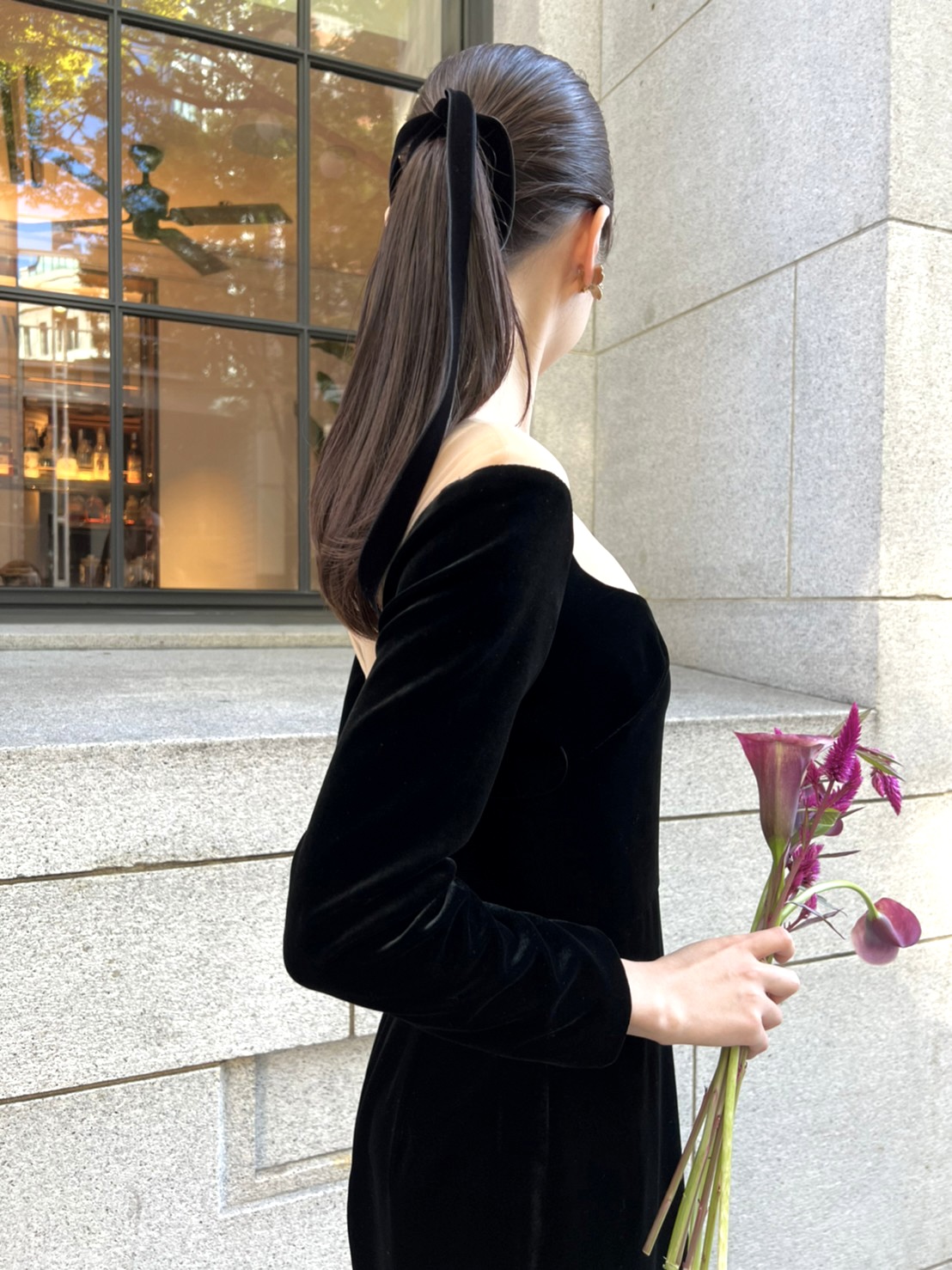 細身のカラードレスに合わせたコーディネート ロングヘアスタイルに合わせた結婚式のスタイリングのご提案