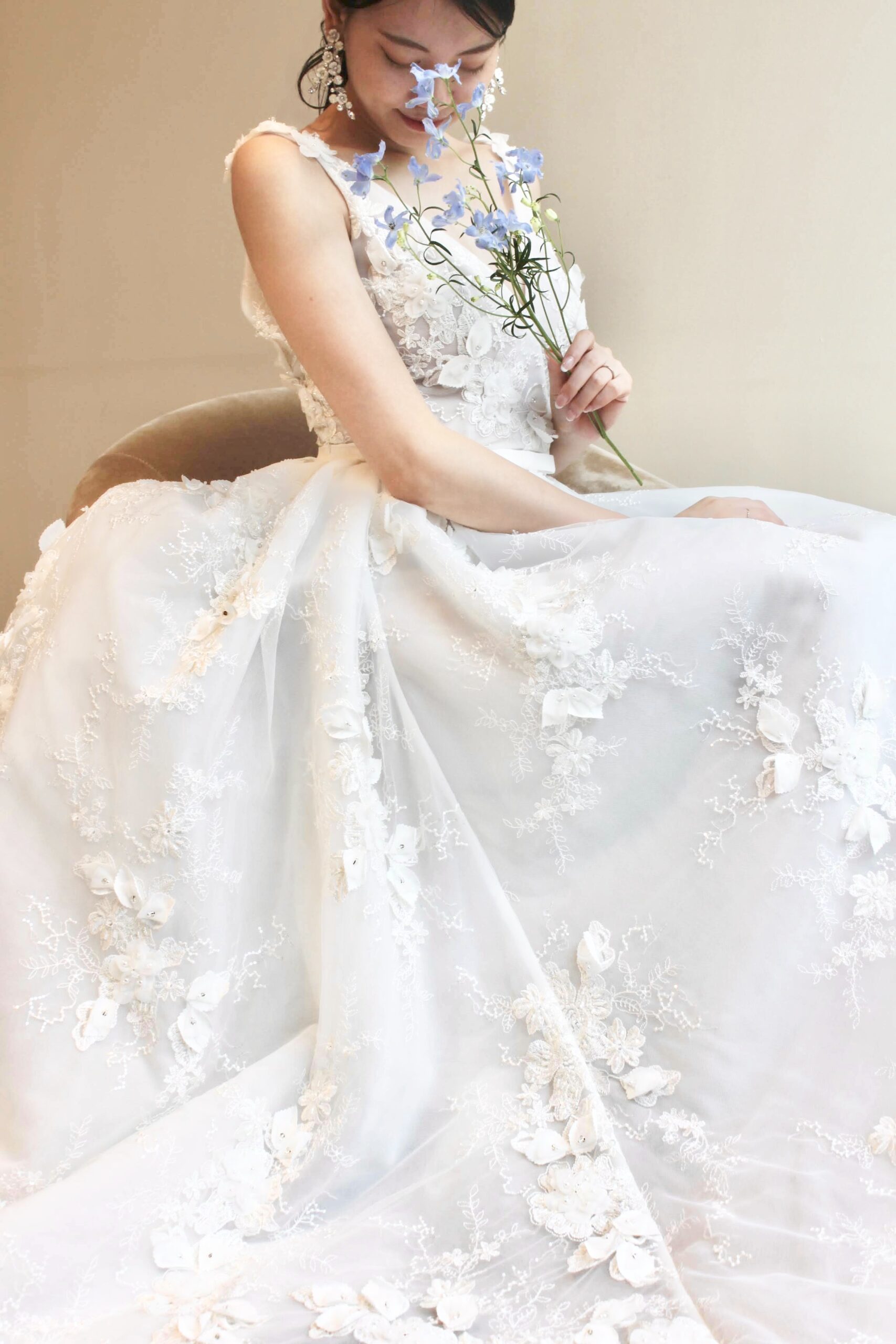 THE TREAT DRESSING京都店がおすすめするコーディネートはサムシングブルーの小花のブーケを使った幸福感溢れるコーディネート