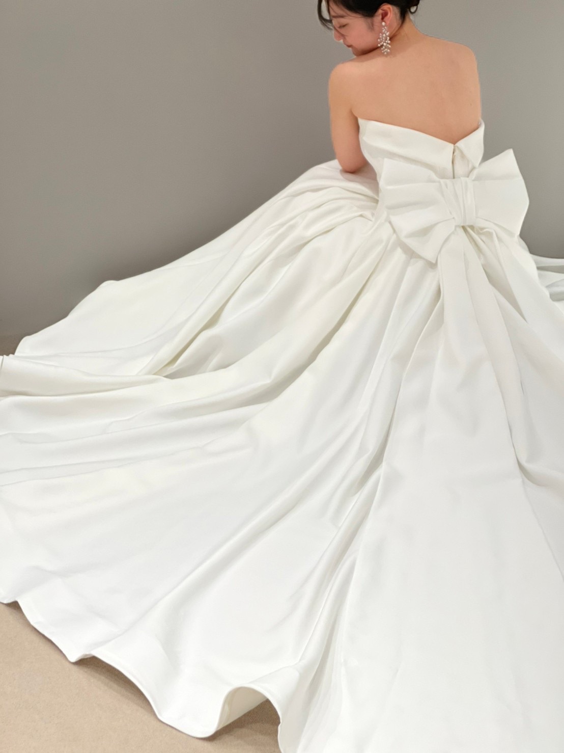 大阪のホテル挙式におすすめのウエディングドレスはトリートドレッシング大阪店で取り扱いしているビクターアンドロルフのウエディングドレスです