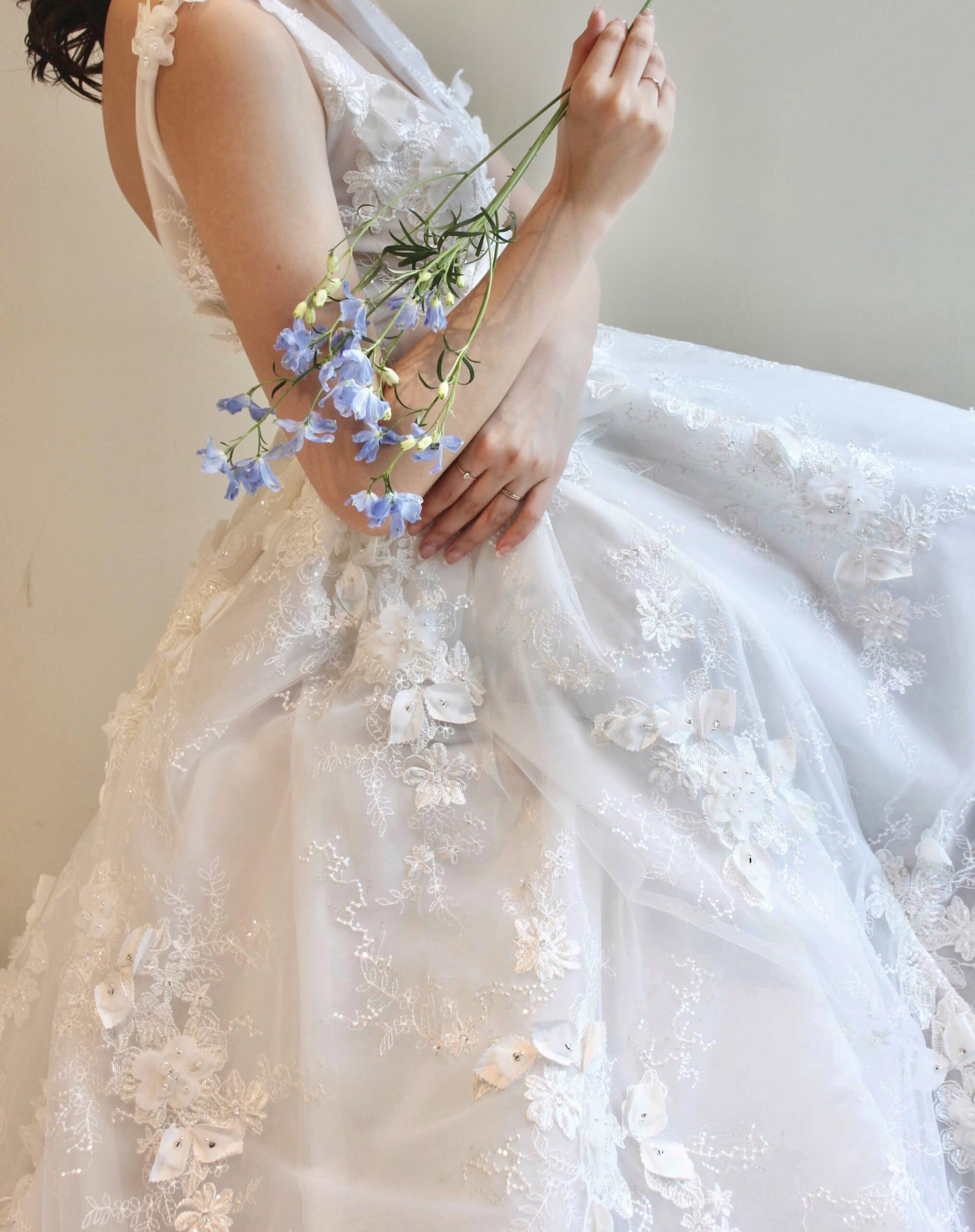 THE TREAT DRESSING京都店がおすすめするコーディネートはサムシングブルーの小花のブーケを使った幸福感溢れるコーディネート