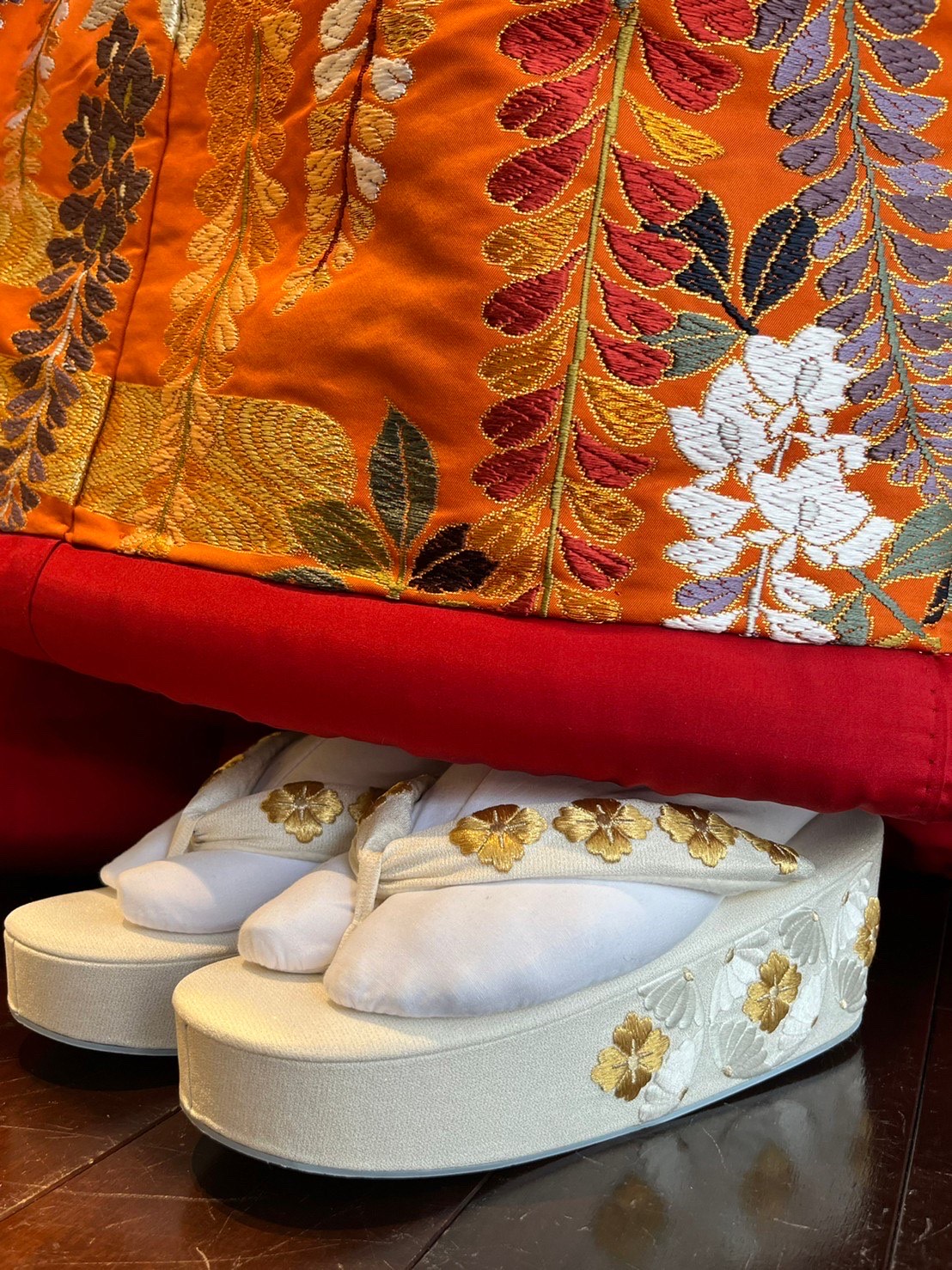 春夏の前撮りや式におすすめの橙色の色打掛と薄桃色×銀色の小物コーディネートのご紹介