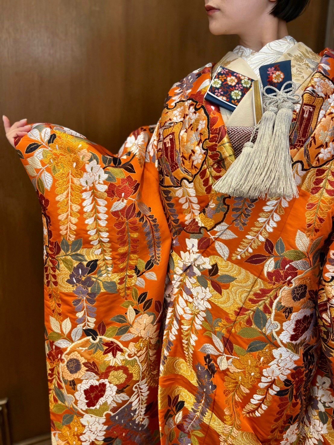 秋冬の前撮りや式におすすめの橙色が粋な色打掛と濃紺の小物がシックなコーディネートのご紹介