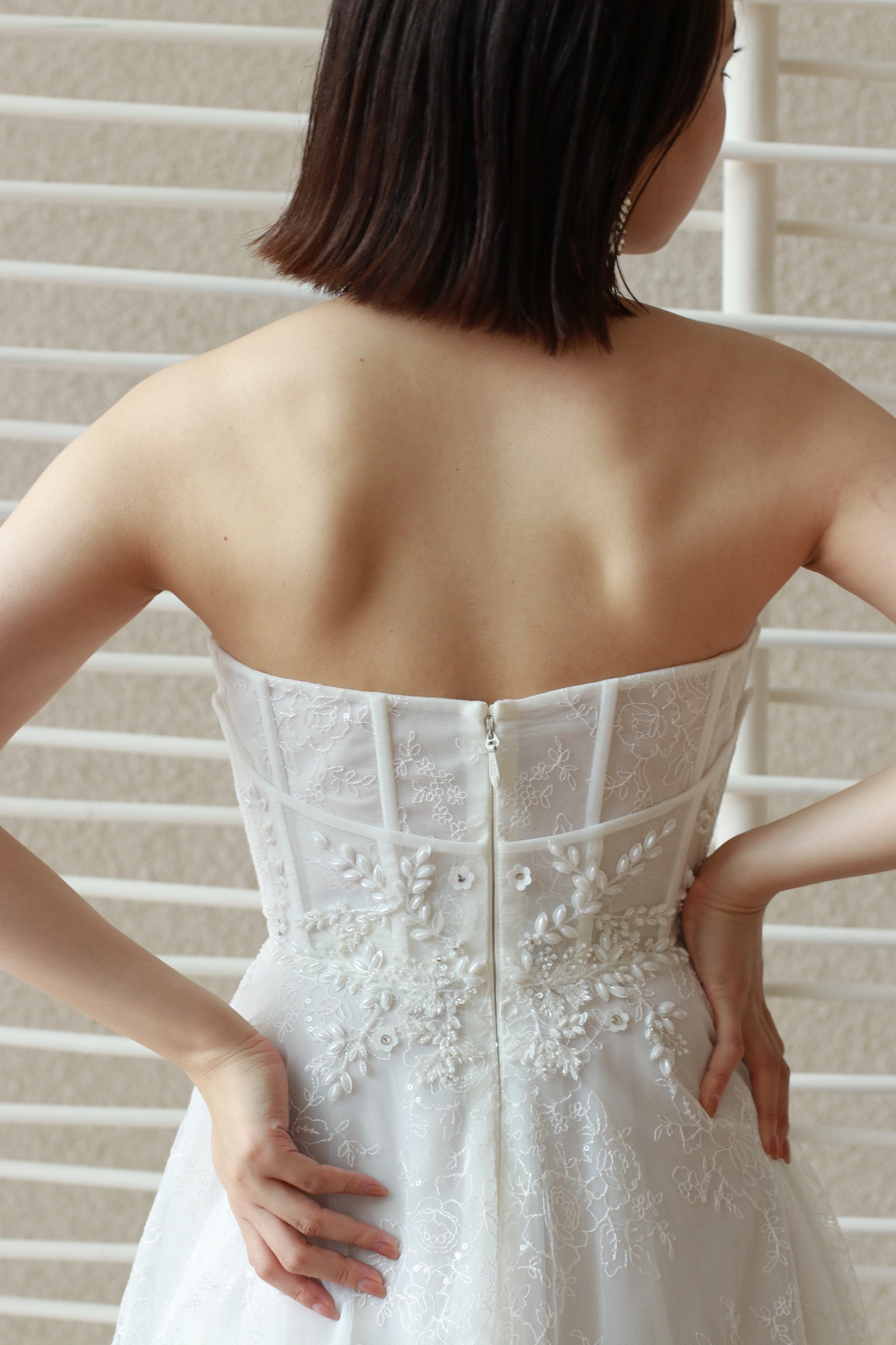 中東出身のブランドリズマルチネスは、ザトリートドレッシングにて新たにお取り扱いをスタートしたウェディングドレスブランドです。今までにない立体感のある装飾は花嫁の特別感を引き立てます。