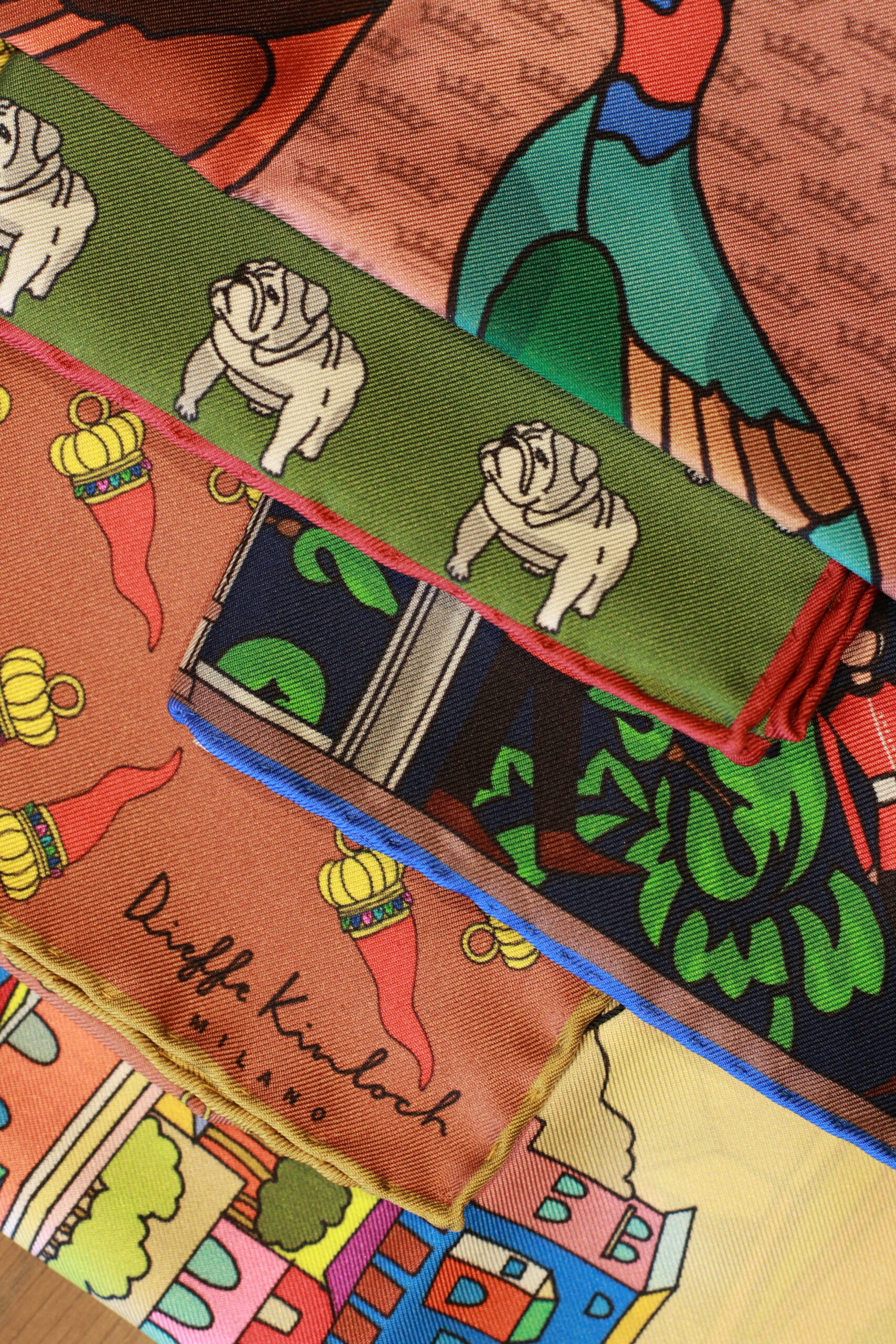 新作チーフが重ねられたカラフルな平置き画像で、ブルドックや唐辛子など遊び心のあるデザインでキンロックの世界観が詰まったデザインです