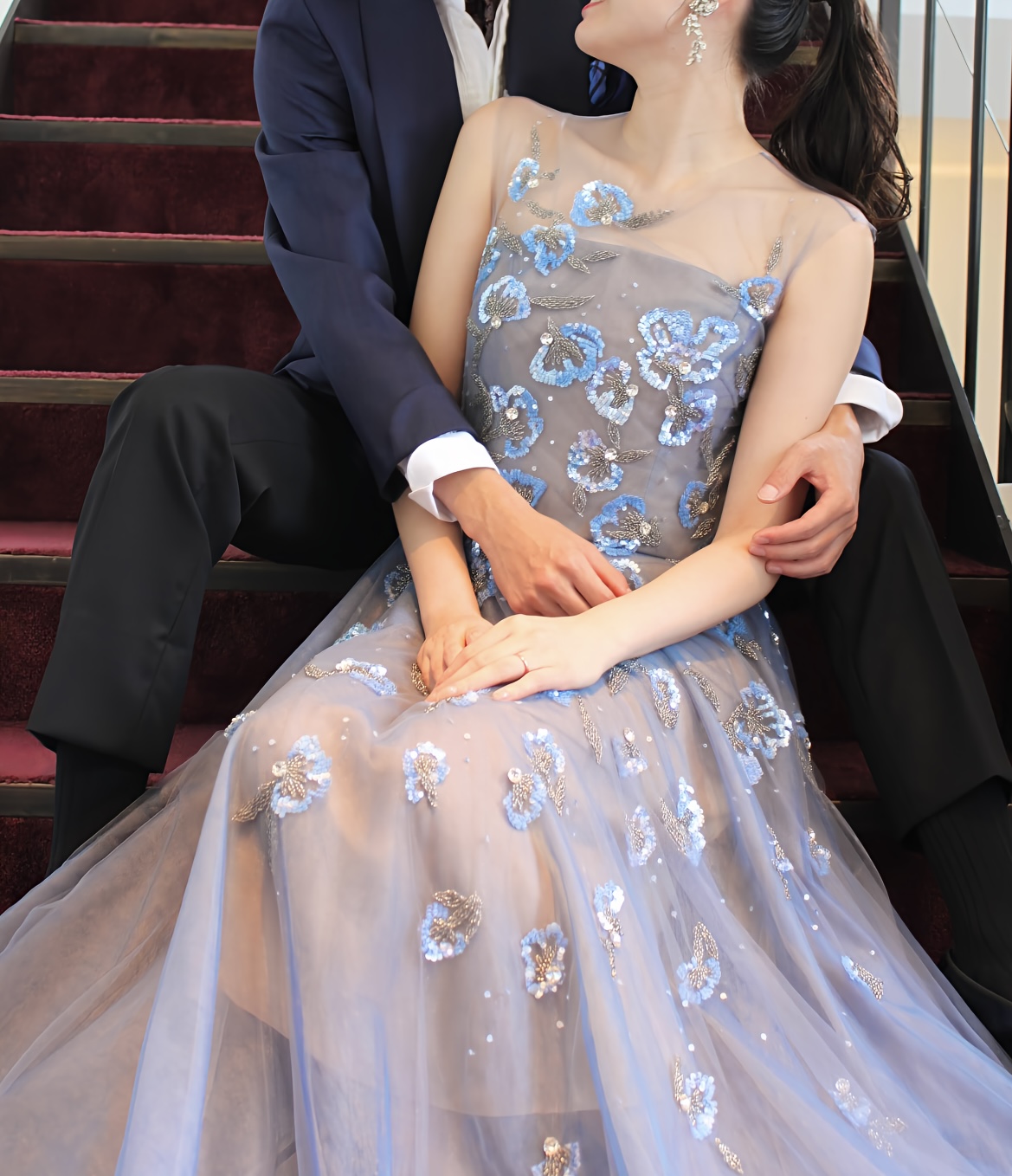 レトロモダンなフォーチュンガーデン京都で人と被らないおしゃれなカラードレスとタキシードで撮影できる映画のワンシーンのような写真